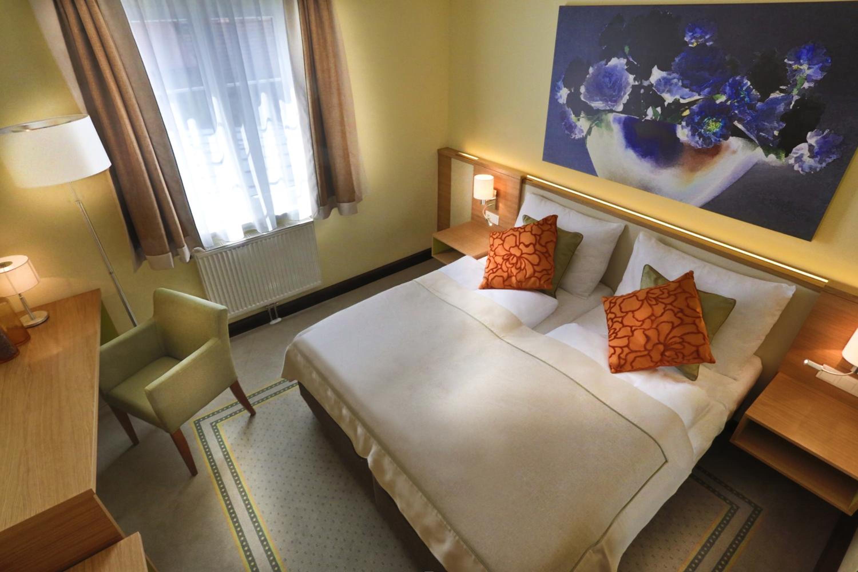 Standard Double or Twin Room - Photo 5