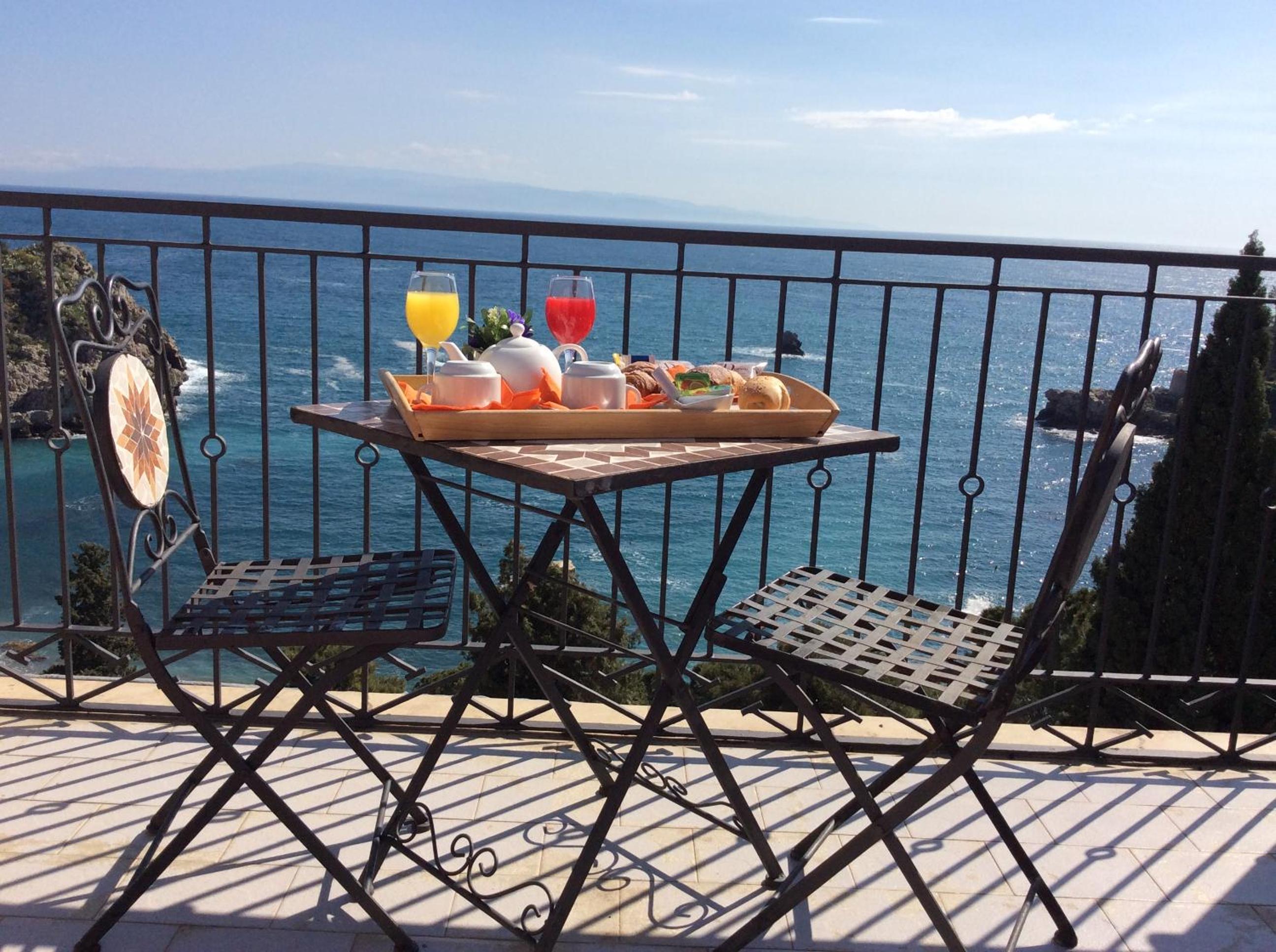 Deluxe Double Room with Terrace and Sea View - Photo 8