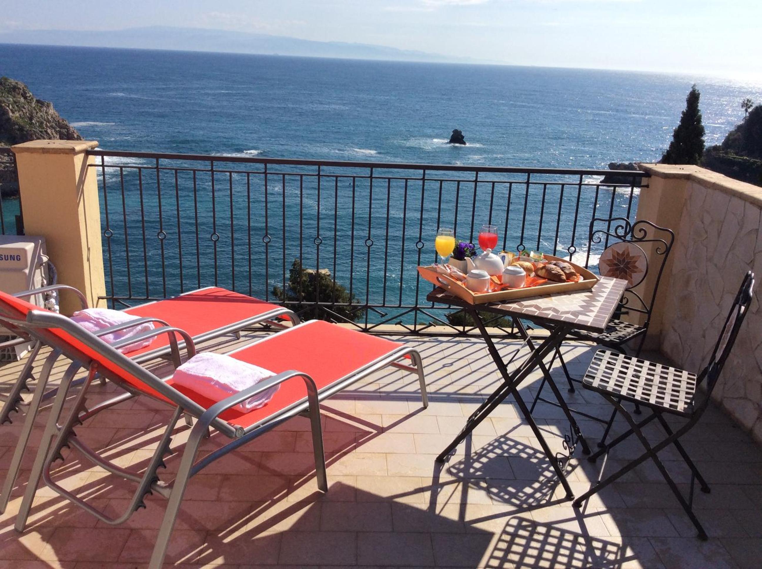 Deluxe Double Room with Terrace and Sea View - Photo 6