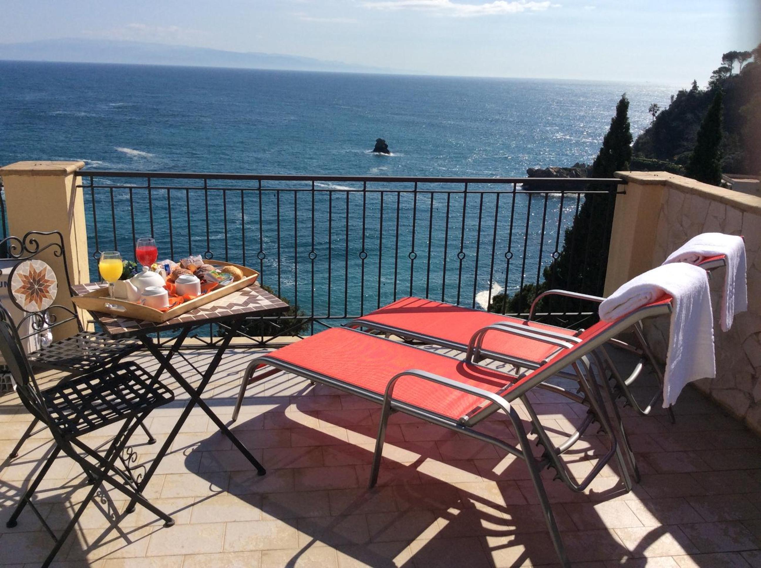 Deluxe Double Room with Terrace and Sea View - Photo 7