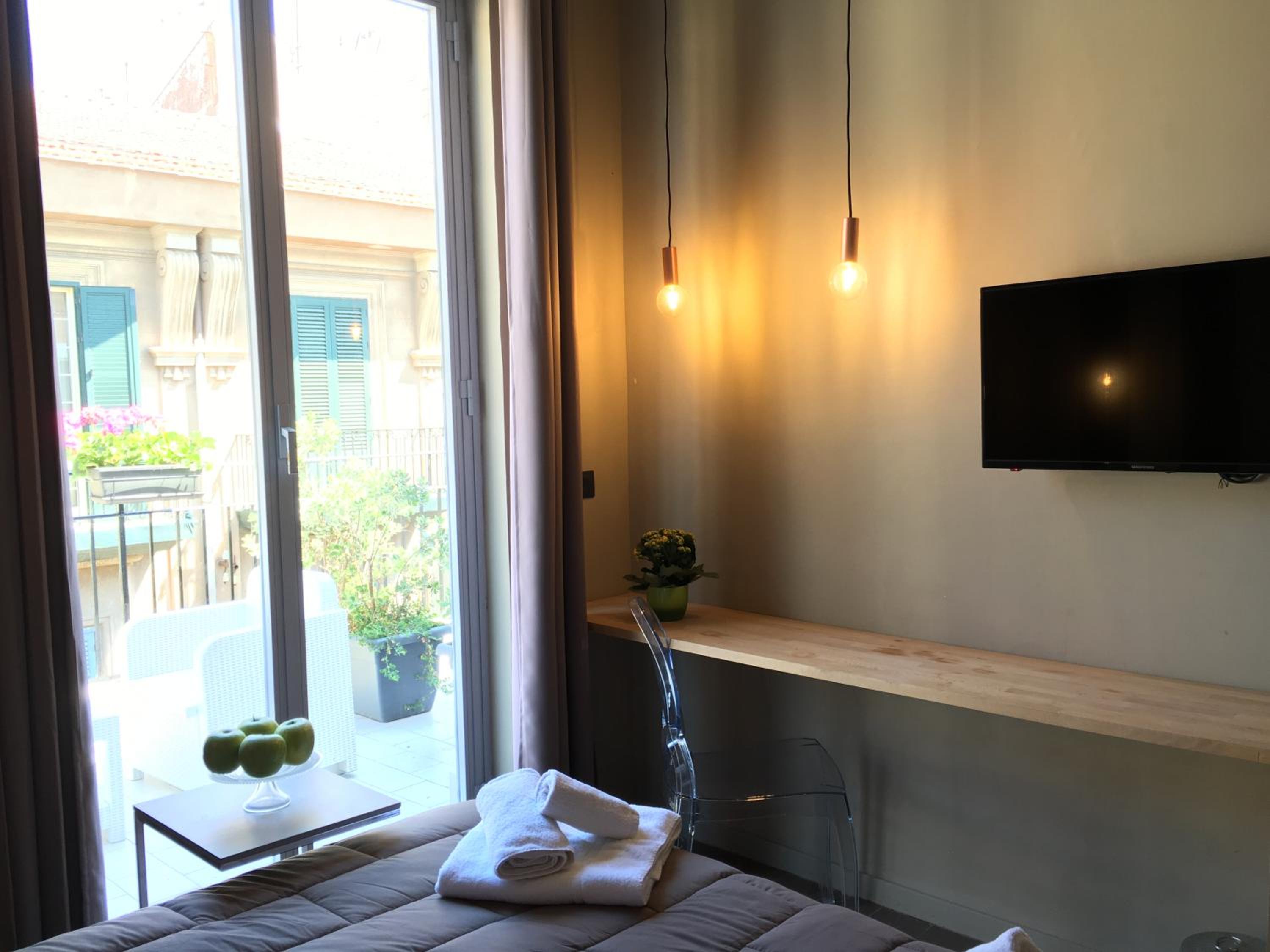 Double Room with Balcony - Photo 1