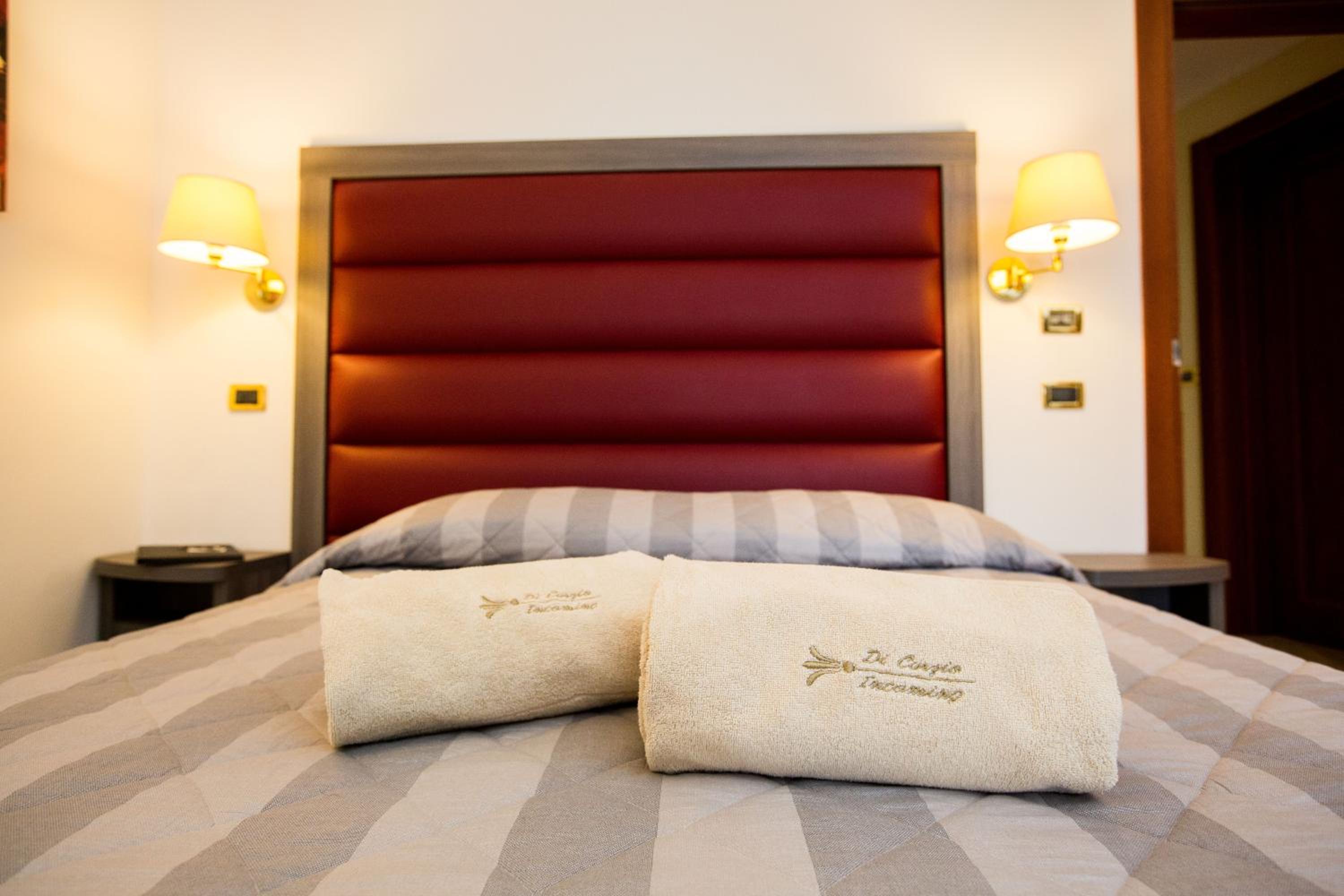 Suite - Photo 13