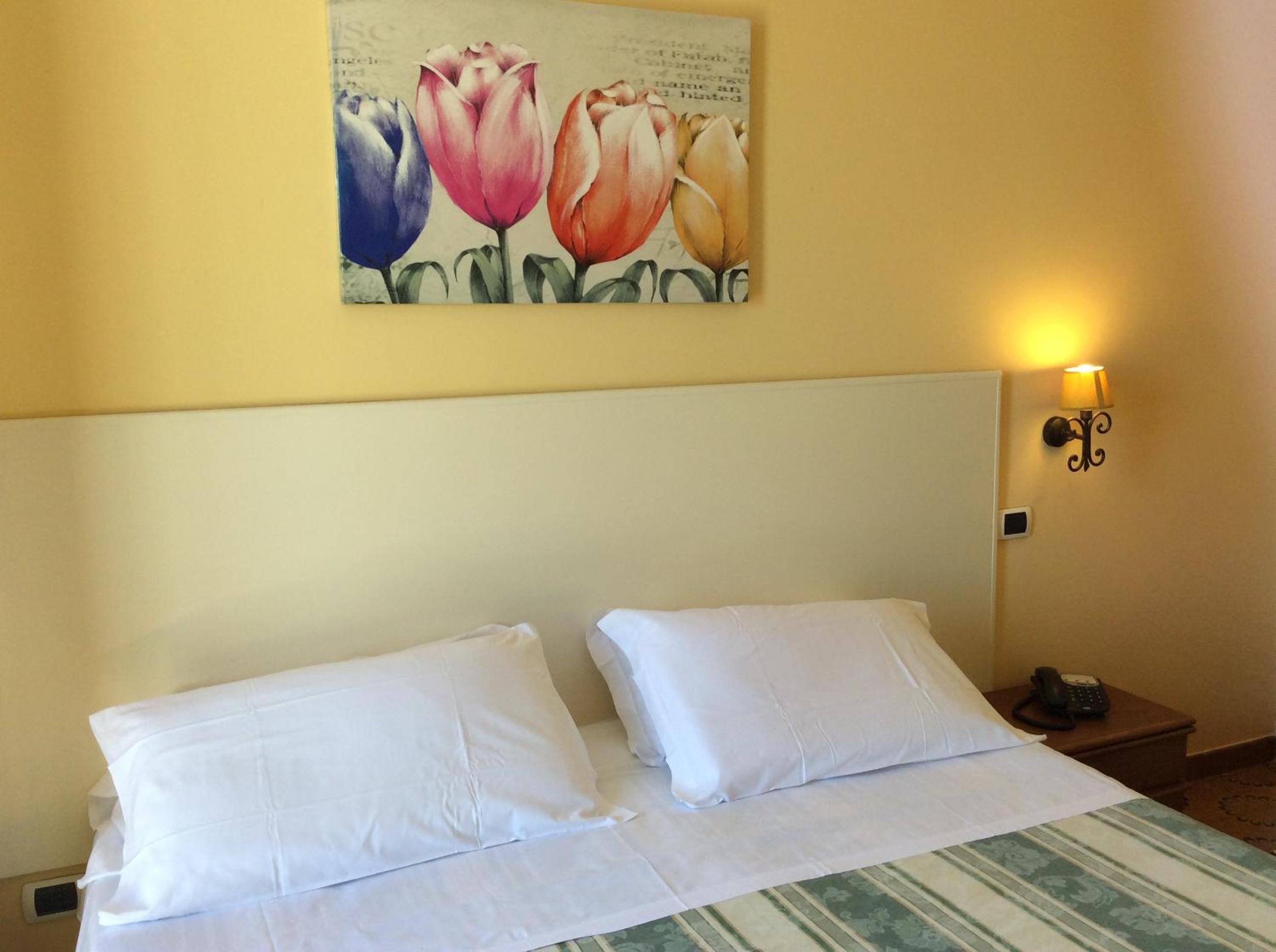 Double Room Single Use with sea view photo 3