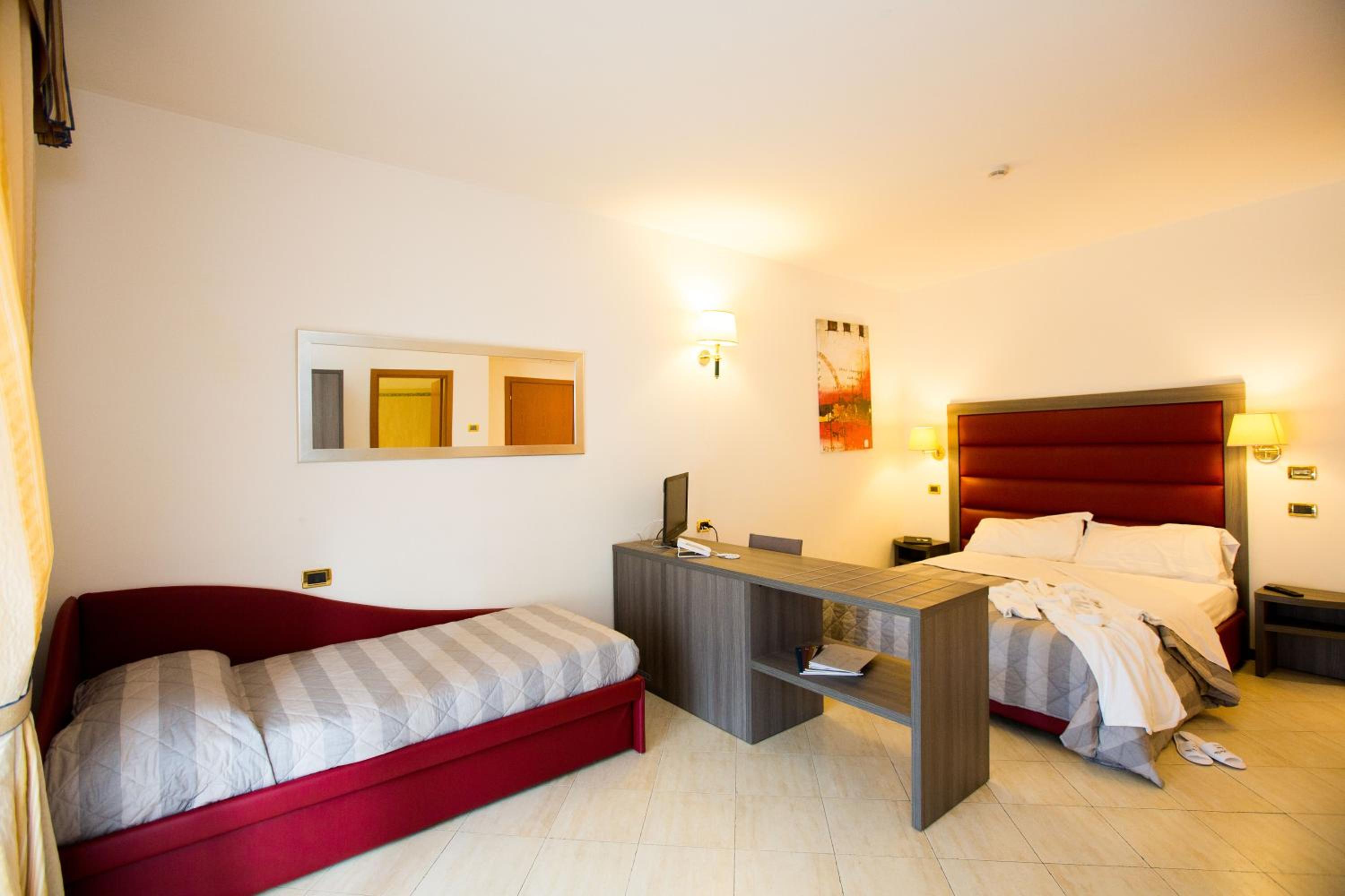 Suite - Photo 14