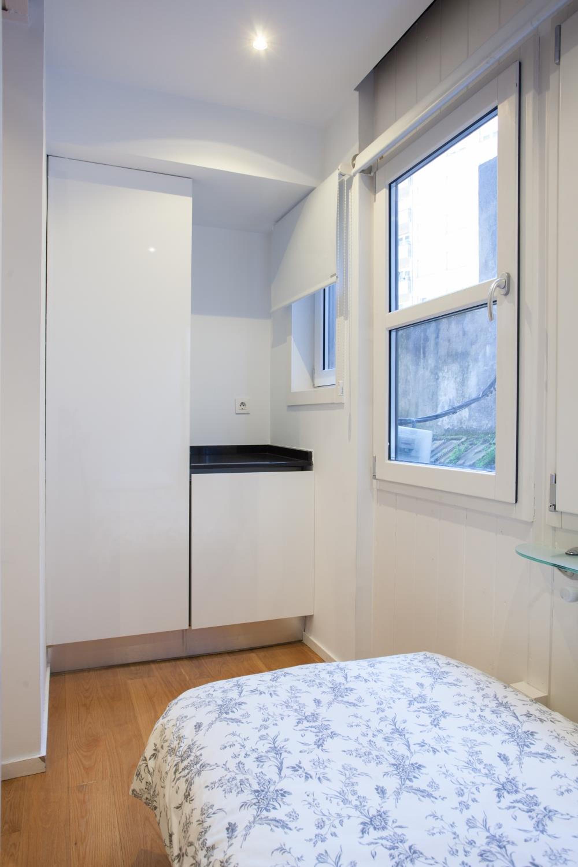 Superior One-Bedroom Apartment - Calle Hernan N*9 - Photo 9