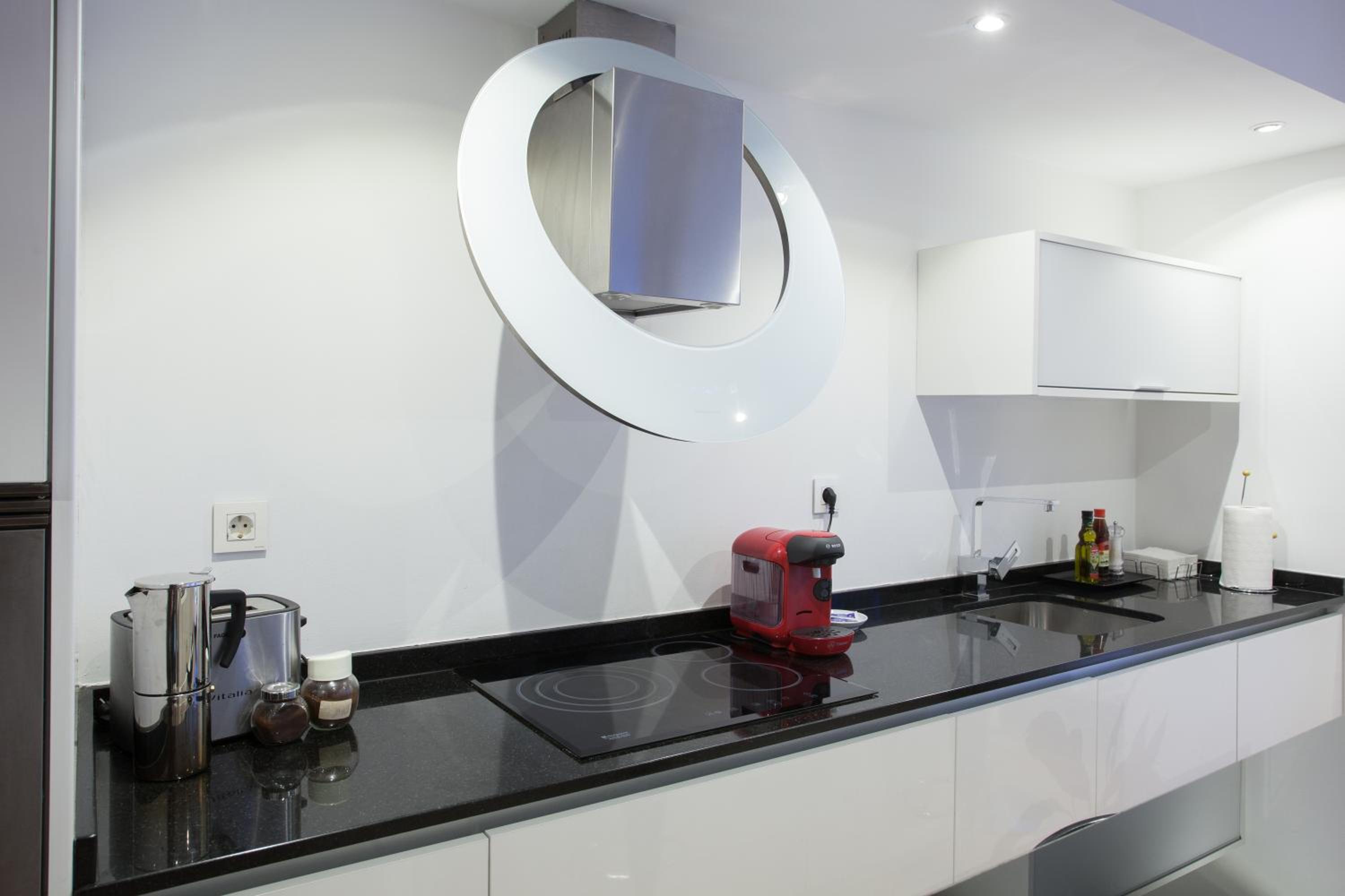 Superior One-Bedroom Apartment - Calle Hernan N*9 - Photo 5