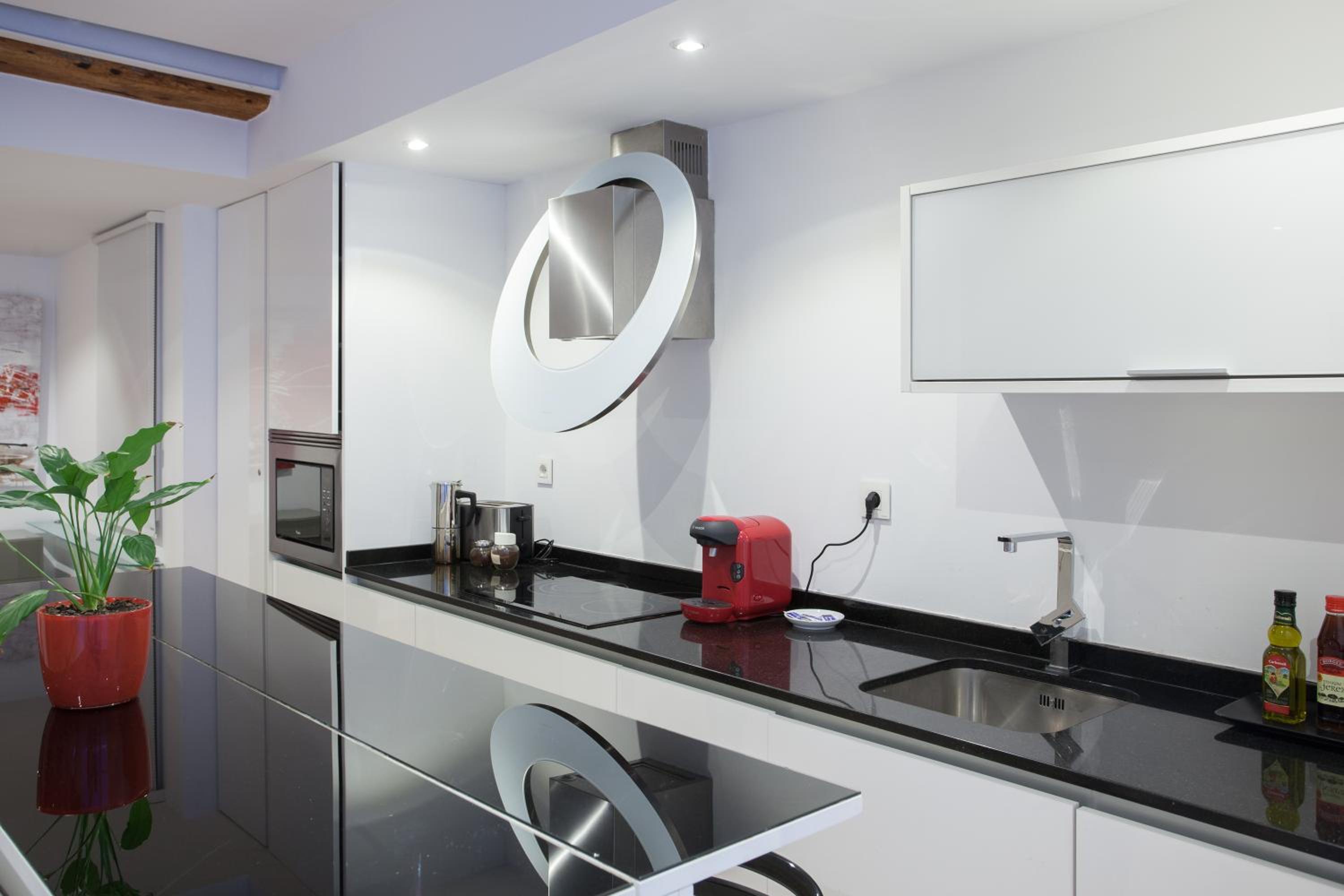 Superior One-Bedroom Apartment - Calle Hernan N*9 - Photo 4
