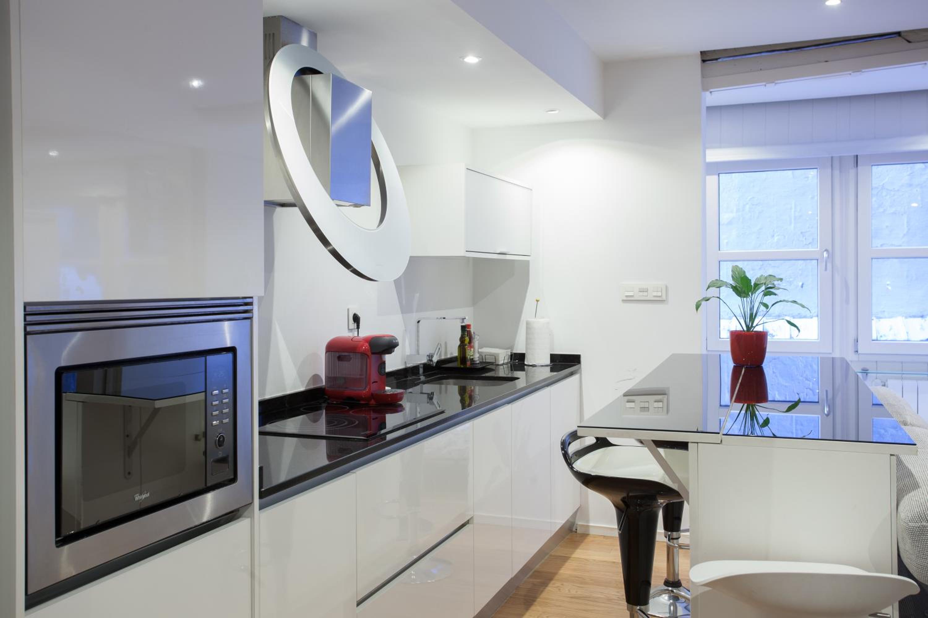 Superior One-Bedroom Apartment - Calle Hernan N*9 - Photo 3