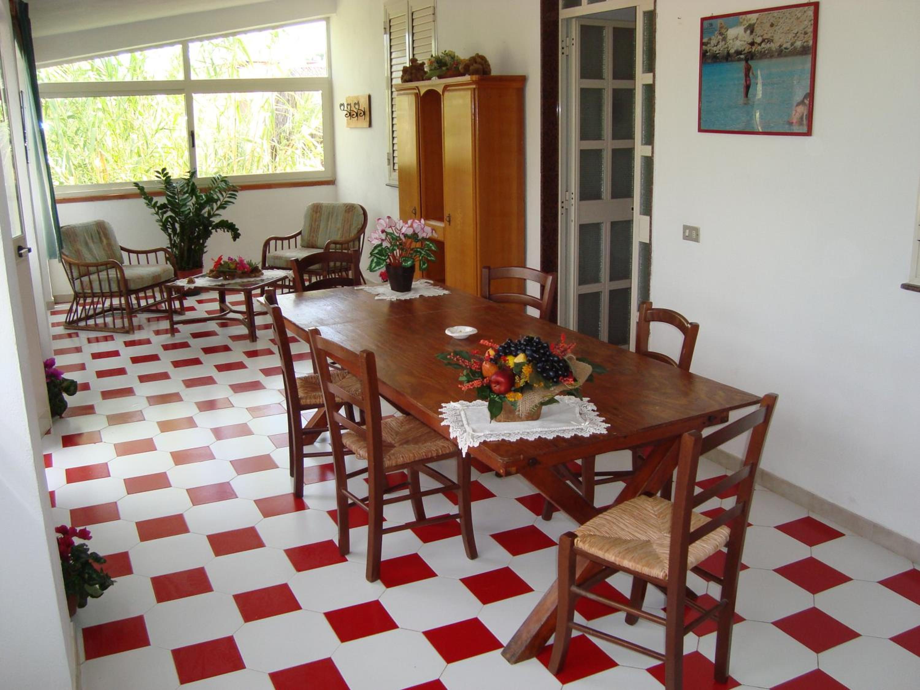 One-Bedroom House photo 2