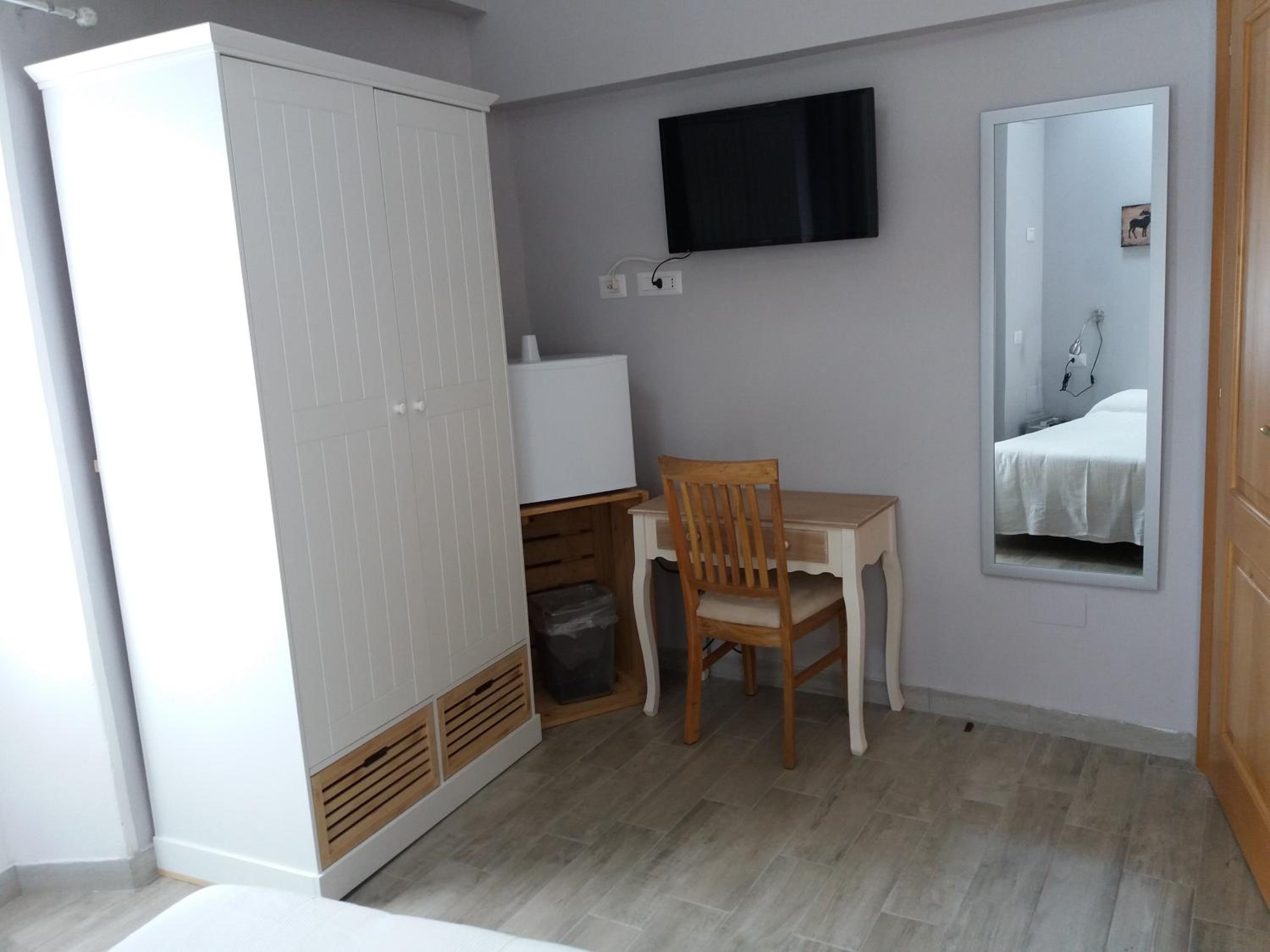 Double Room with Private Bathroom photo 2