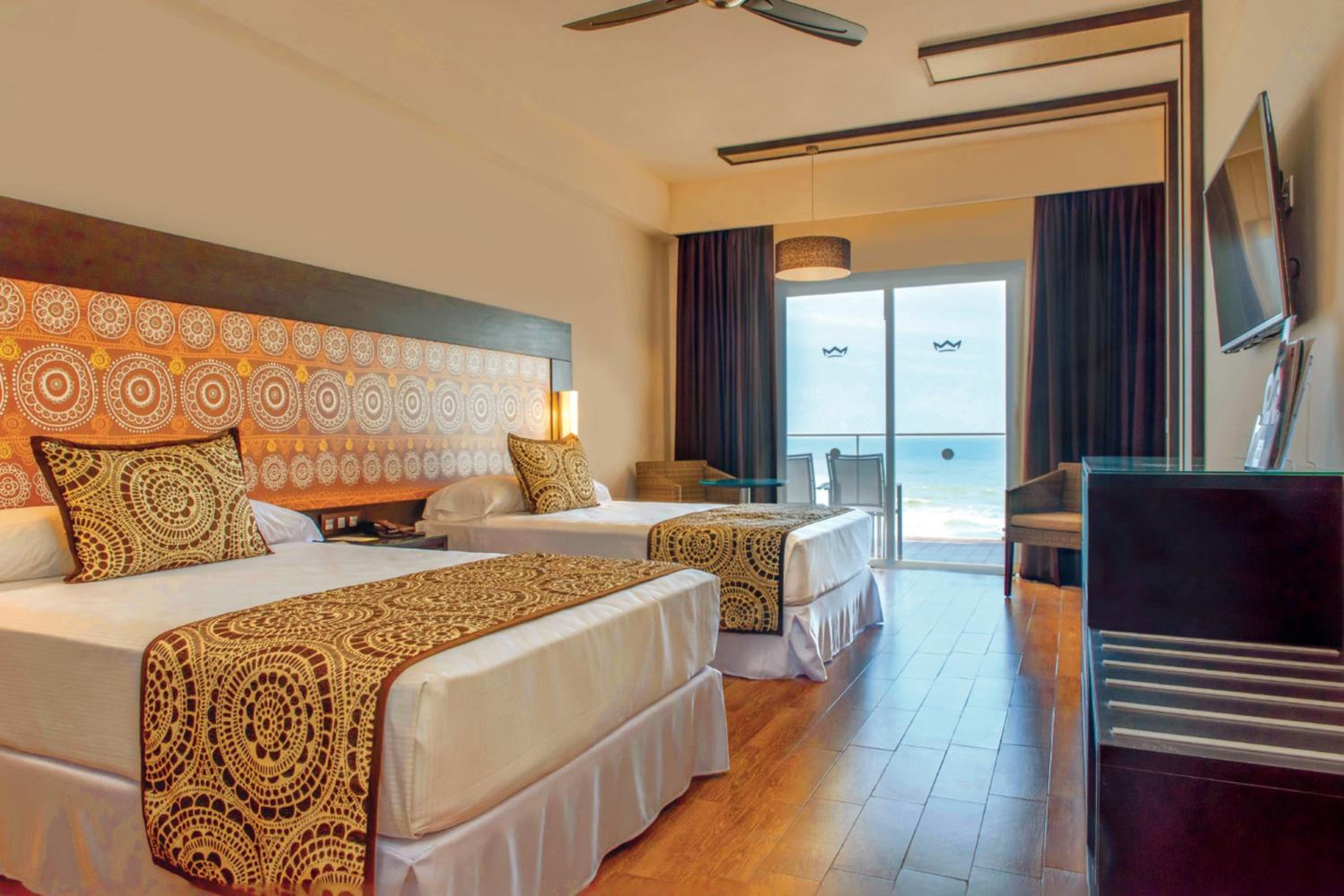 Junior Suite with Sea View - Photo 3