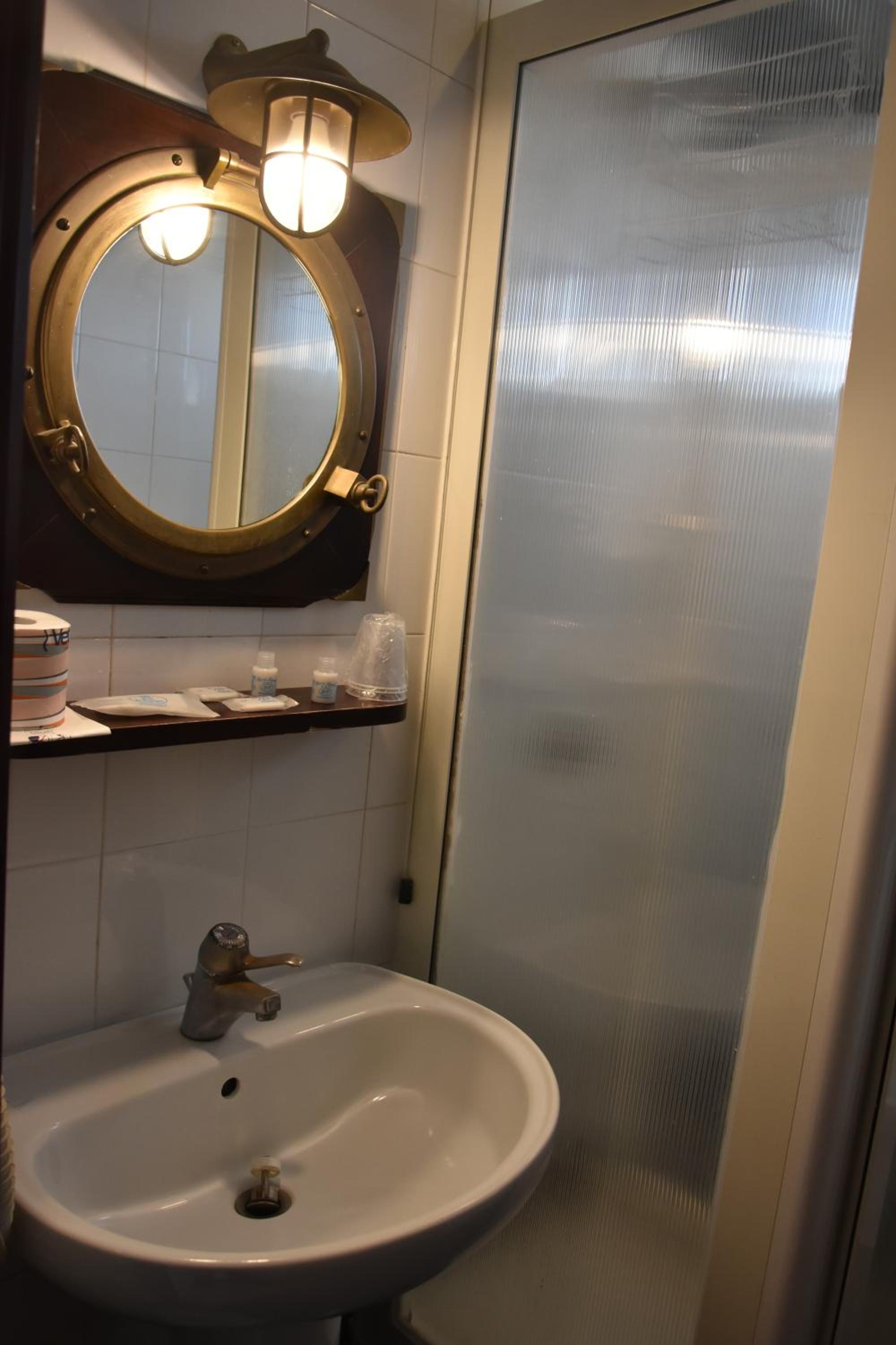 Standard Double Room - Photo 3