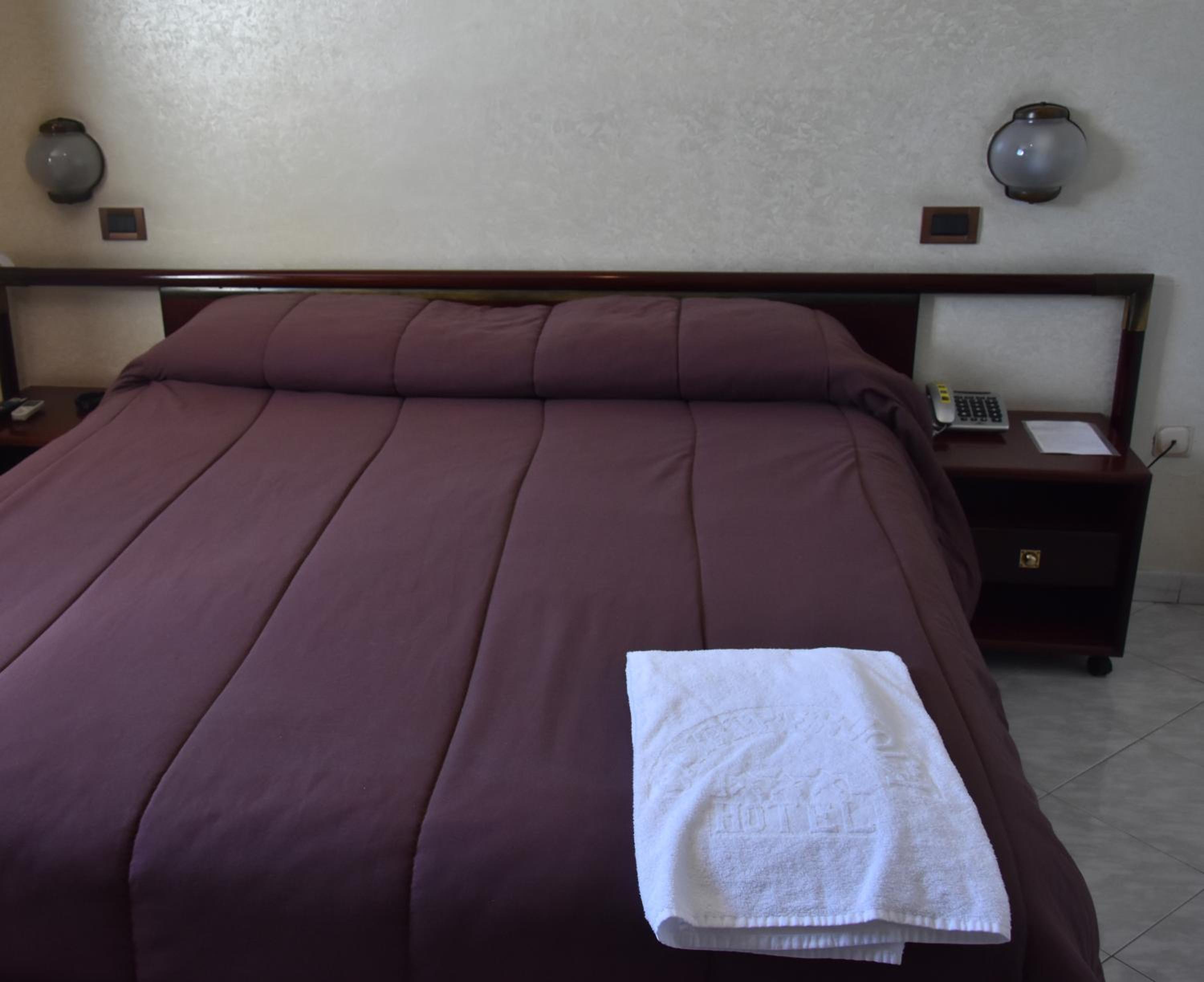 Standard Double Room - Photo 2