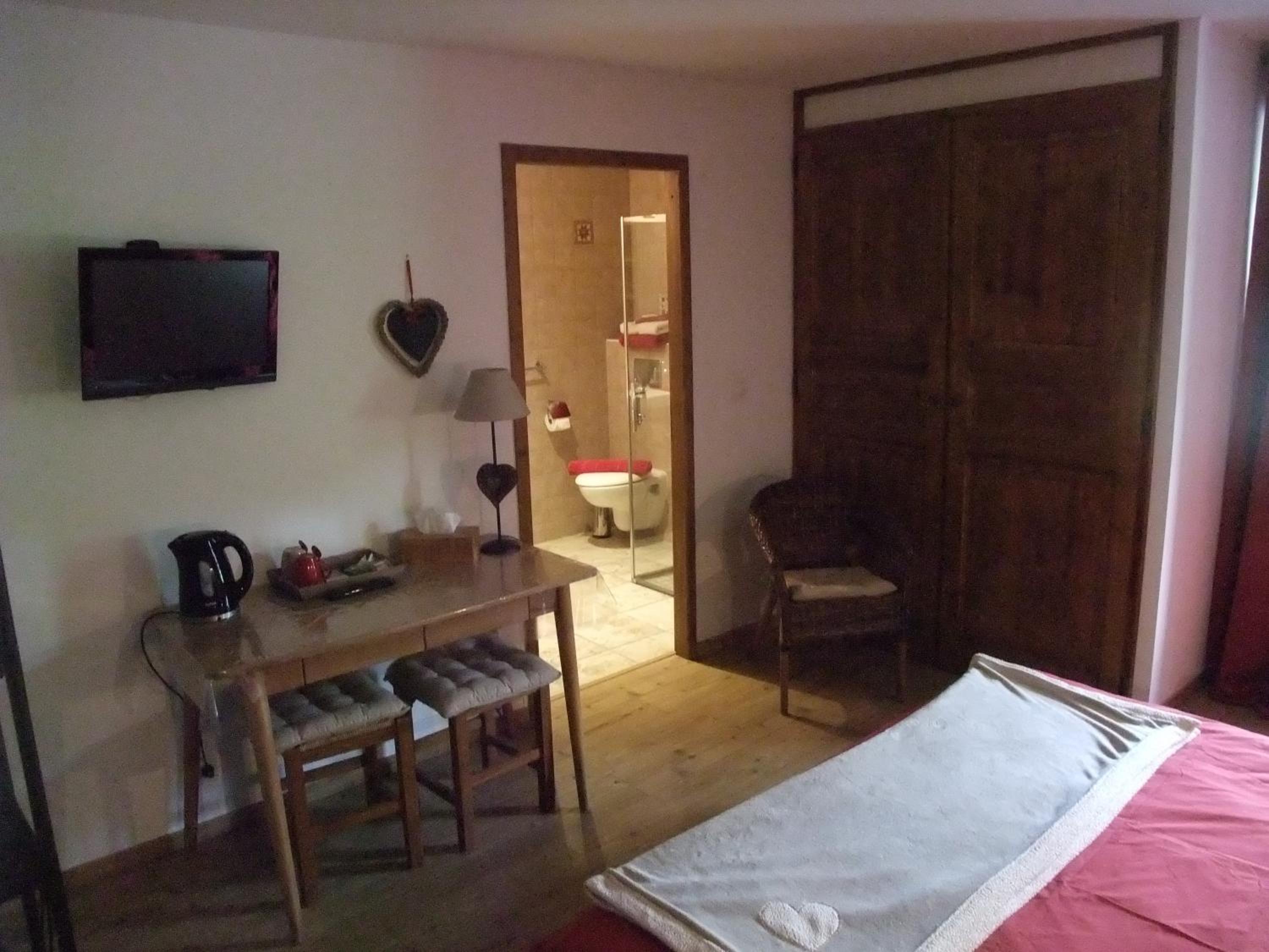 Double or Twin Room - Photo 4