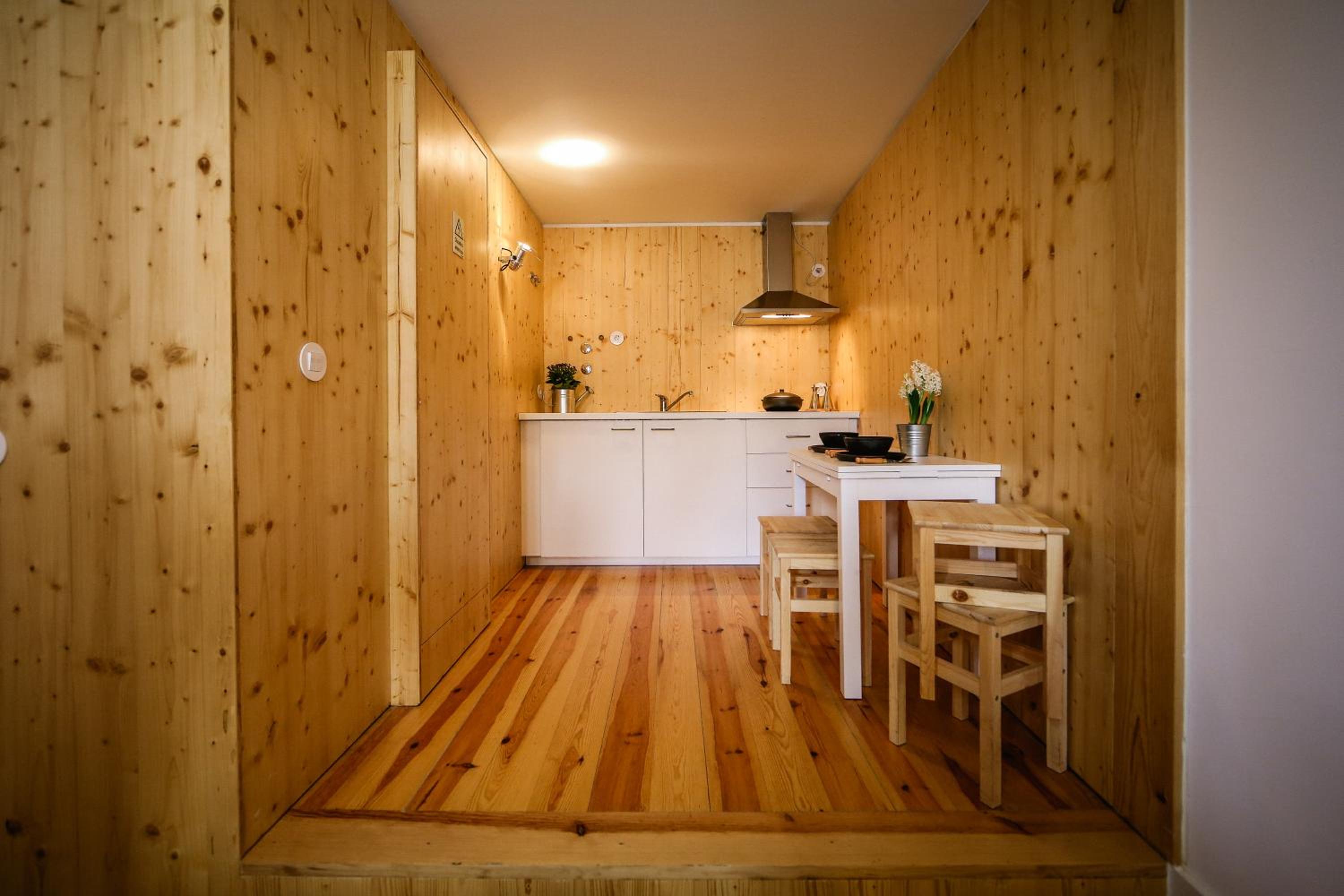 Family Room with Private Bathroom - Photo 2