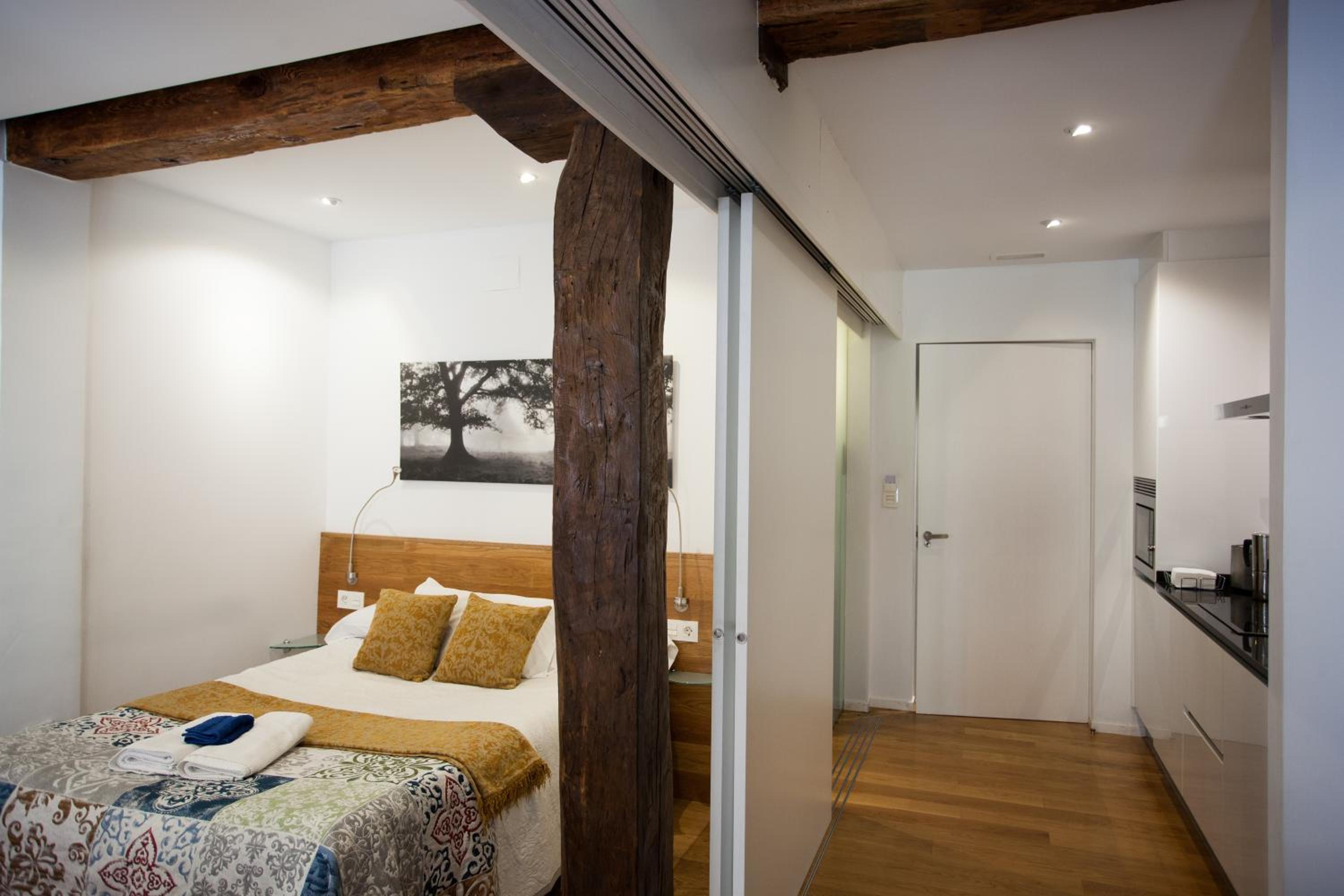 Studio with Balcony - Photo 1