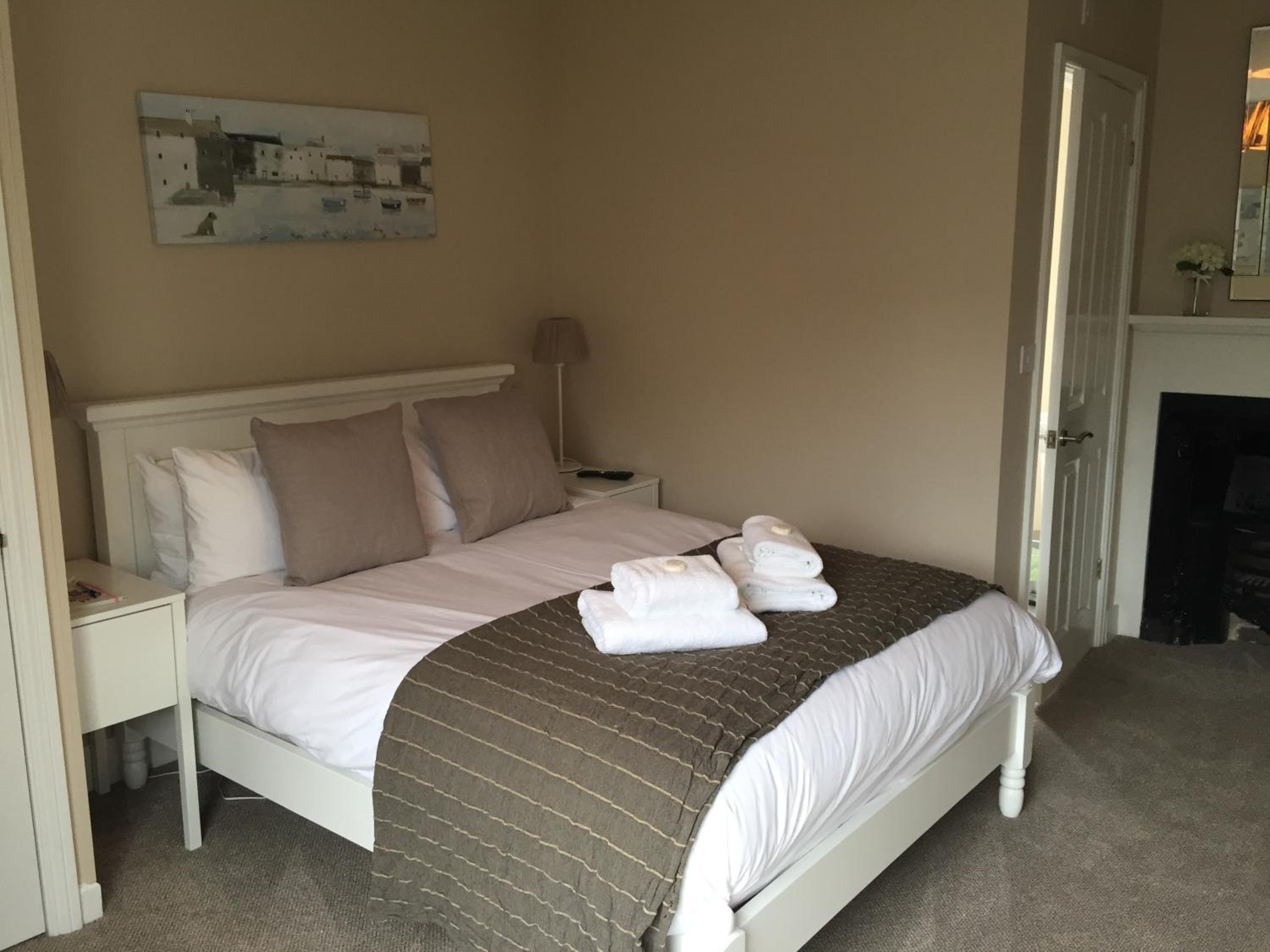 Deluxe Double Room with Shower - Photo 5