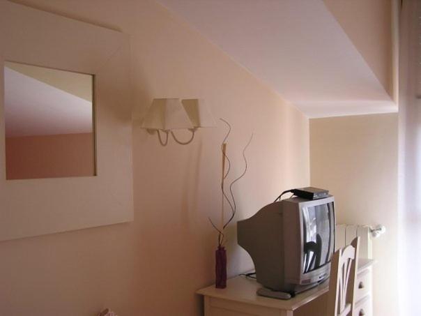 Double or Twin Room - Photo 6