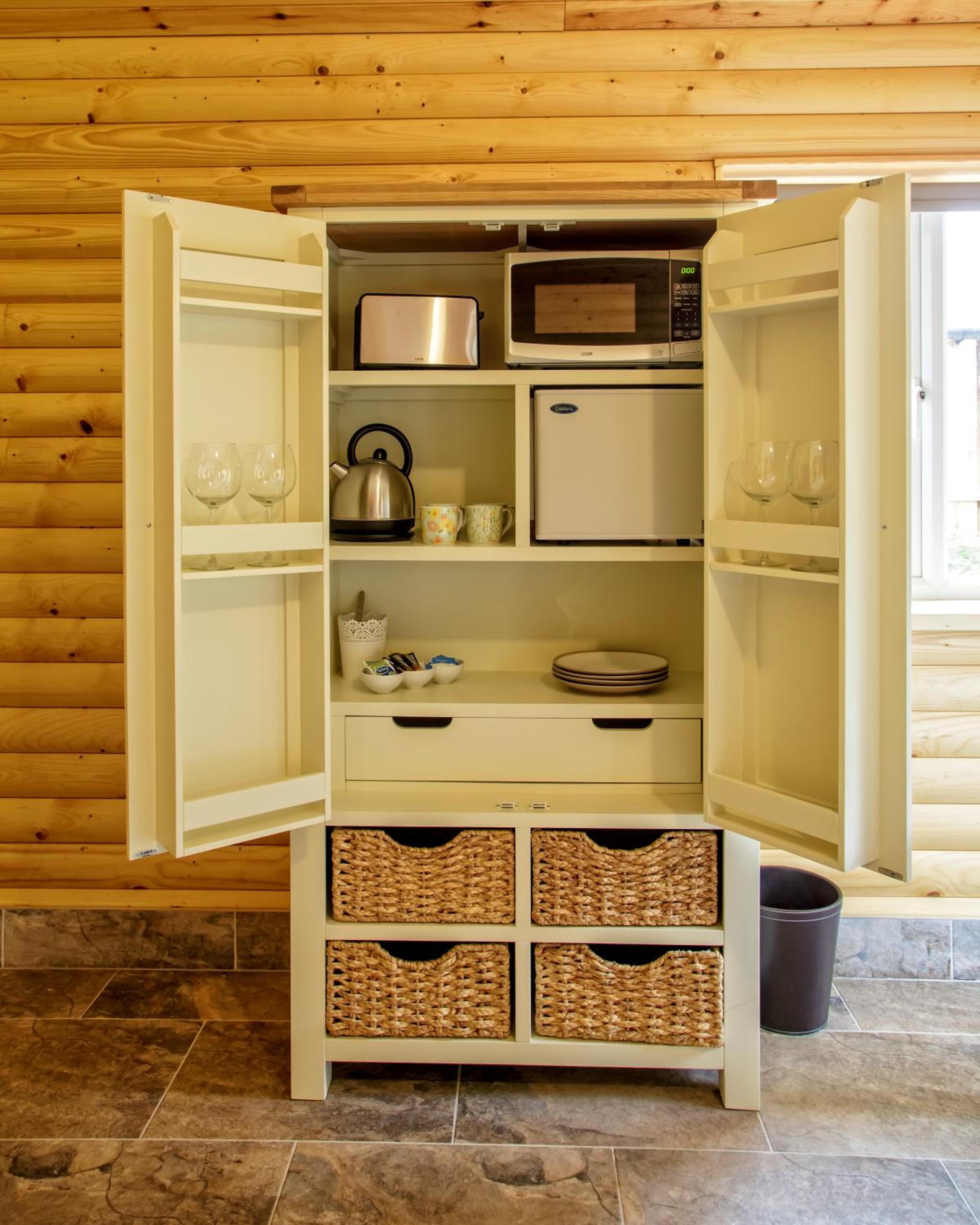 Quadruple Room with Private Bathroom - Photo 8