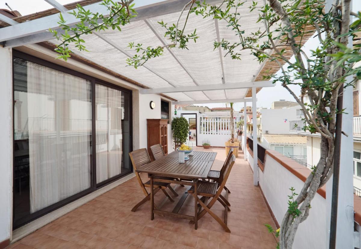 Studio Apartment with Sea View