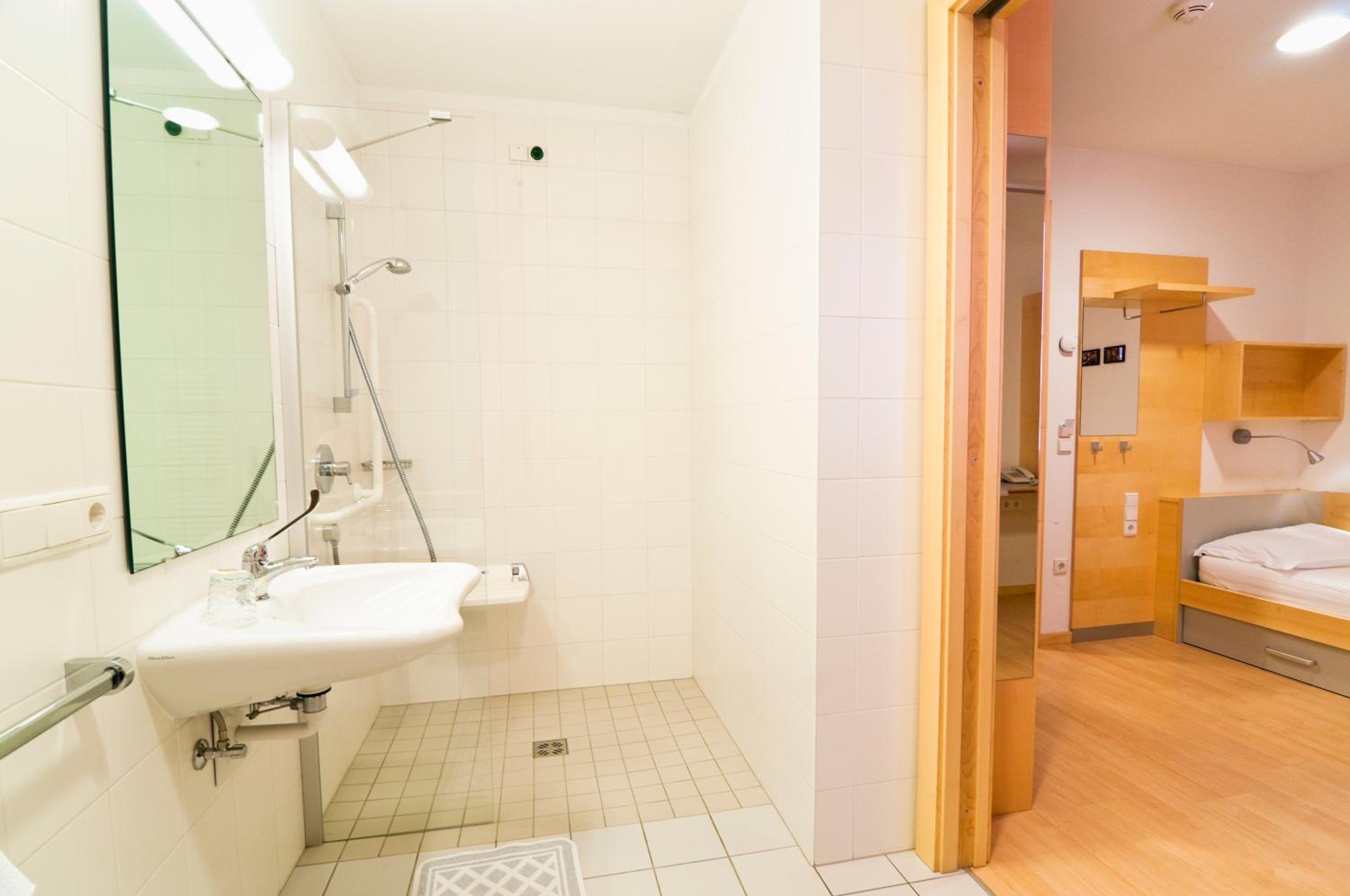 Twin Room - Photo 6