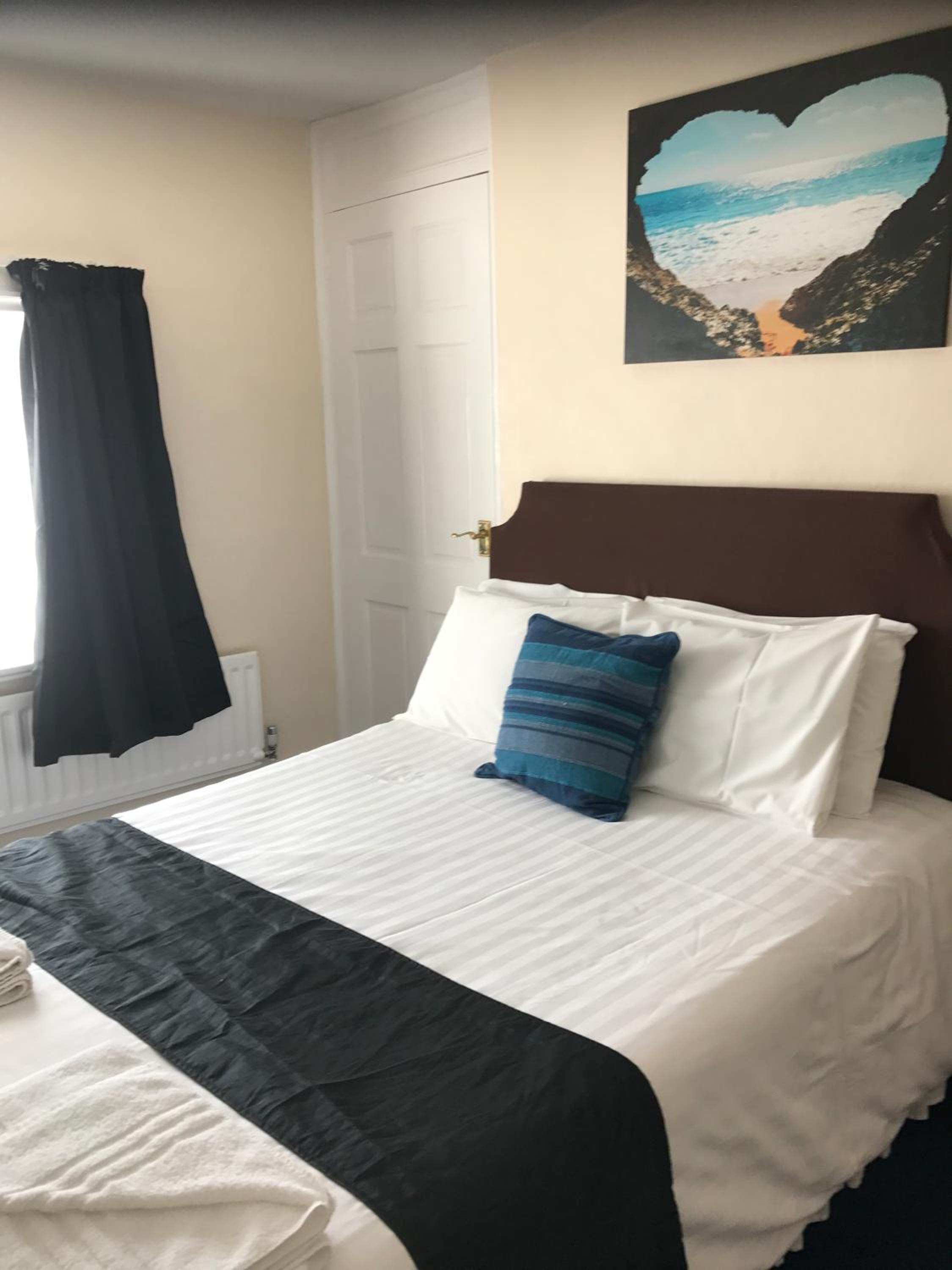 Double Room with Private Bathroom - Photo 1