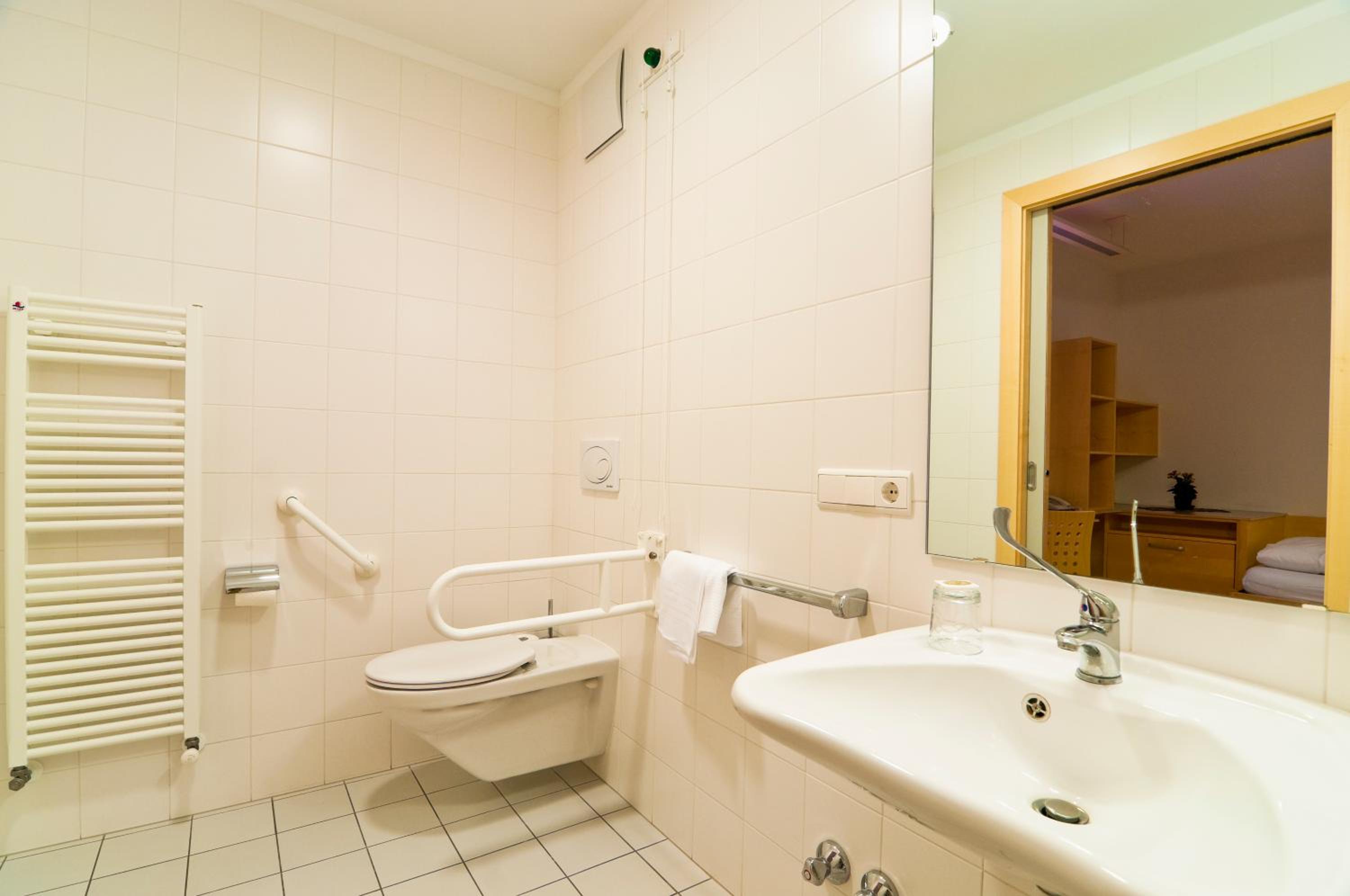 Twin Room - Photo 3