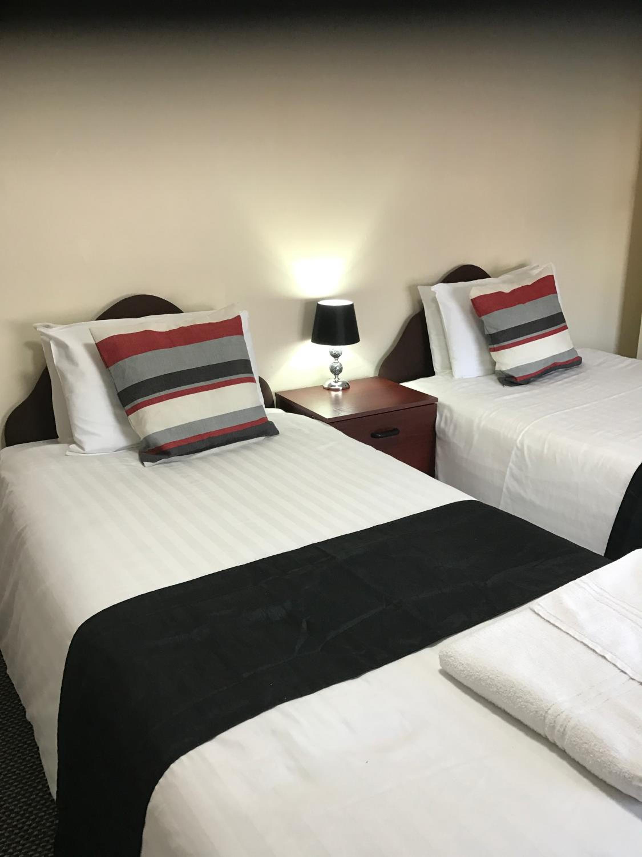 Twin Room with Private Bathroom - Photo 6