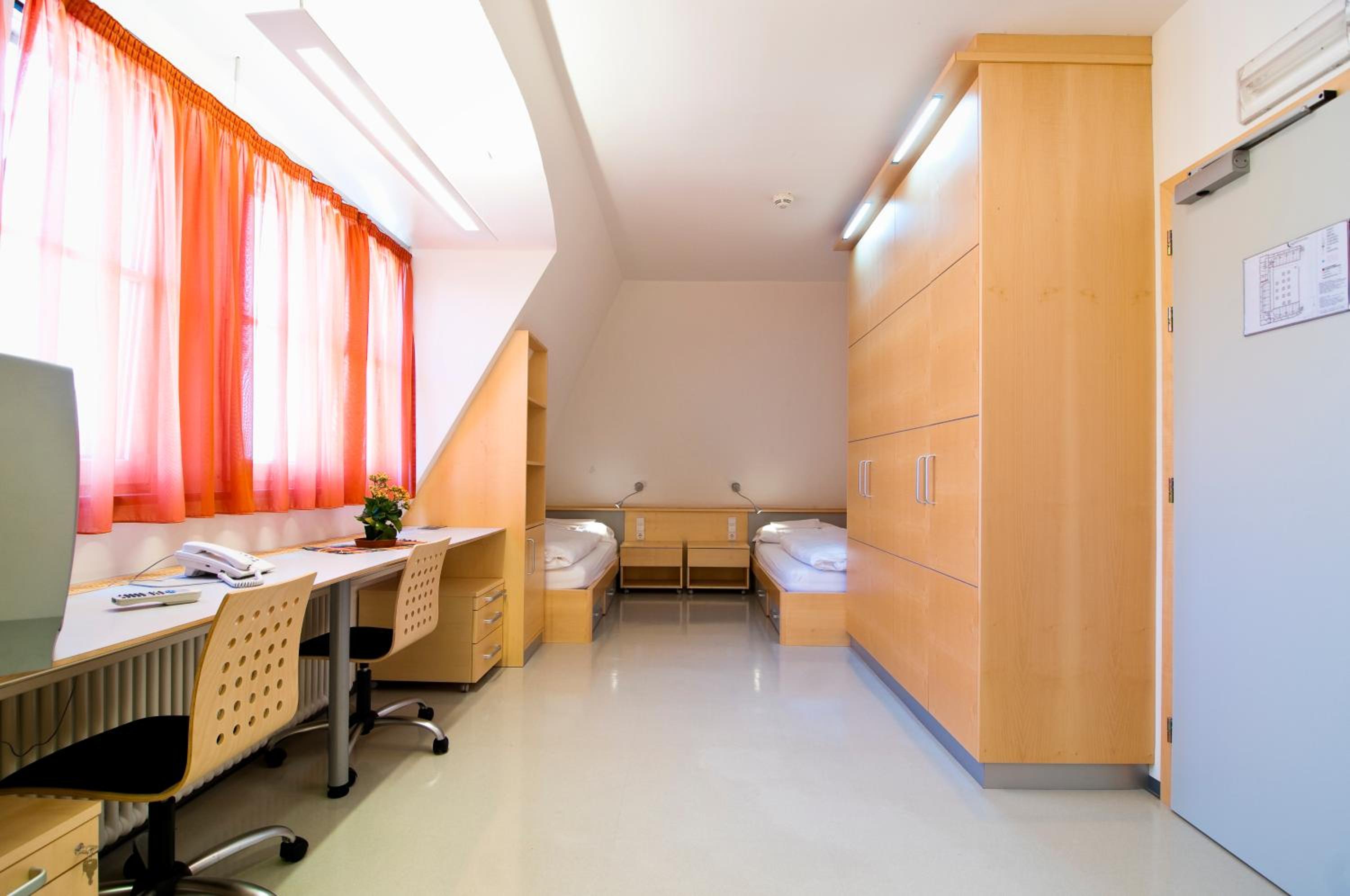 Twin Room - Photo 1