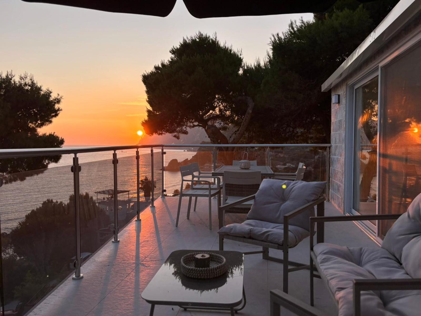 Two-Bedroom Apartment with Balcony and Sea View