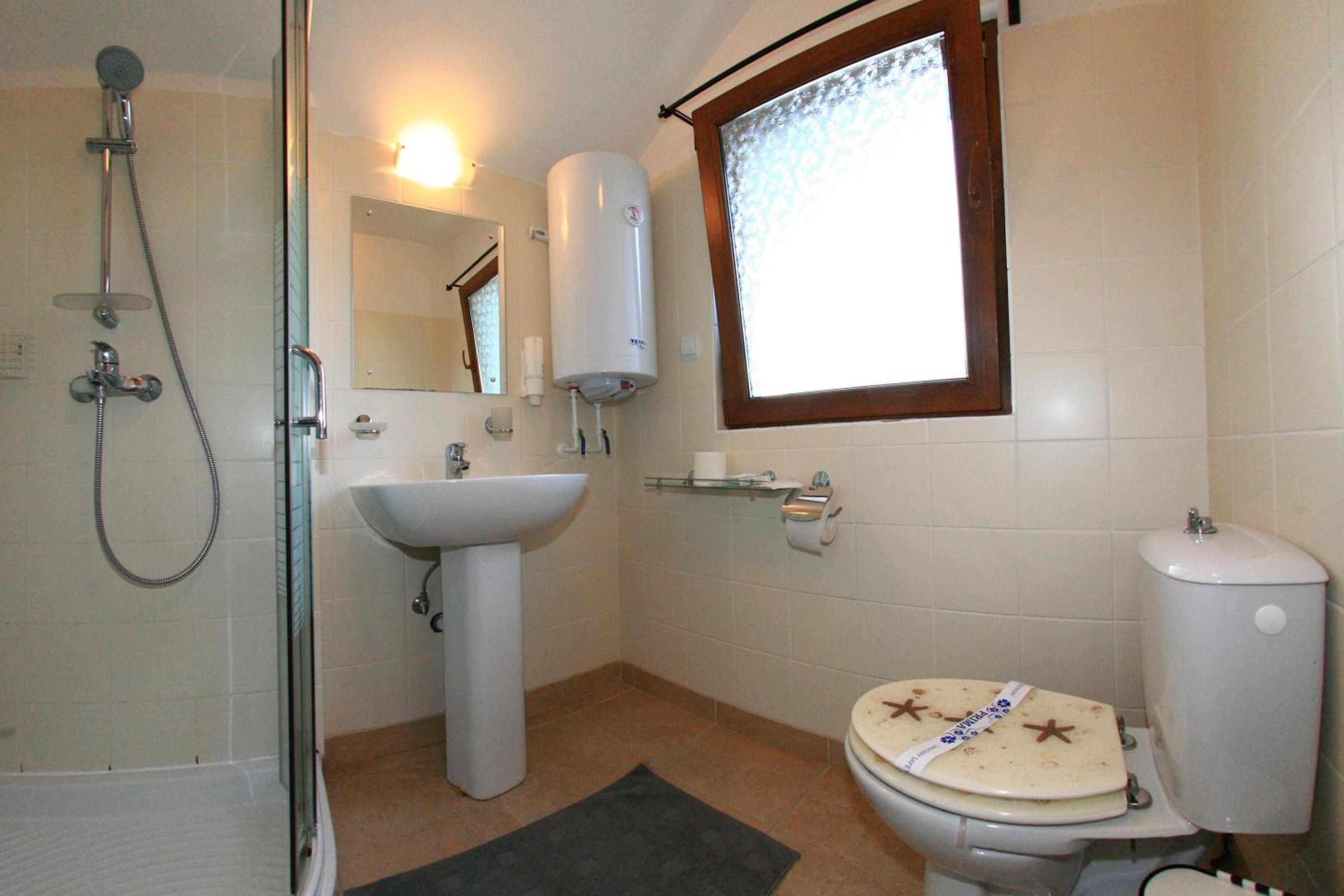 Deluxe Bungalow - Photo 12