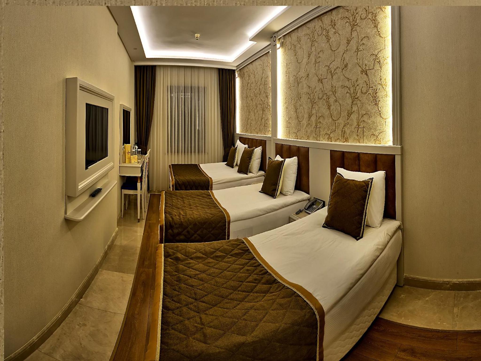 Deluxe Triple Room photo 3