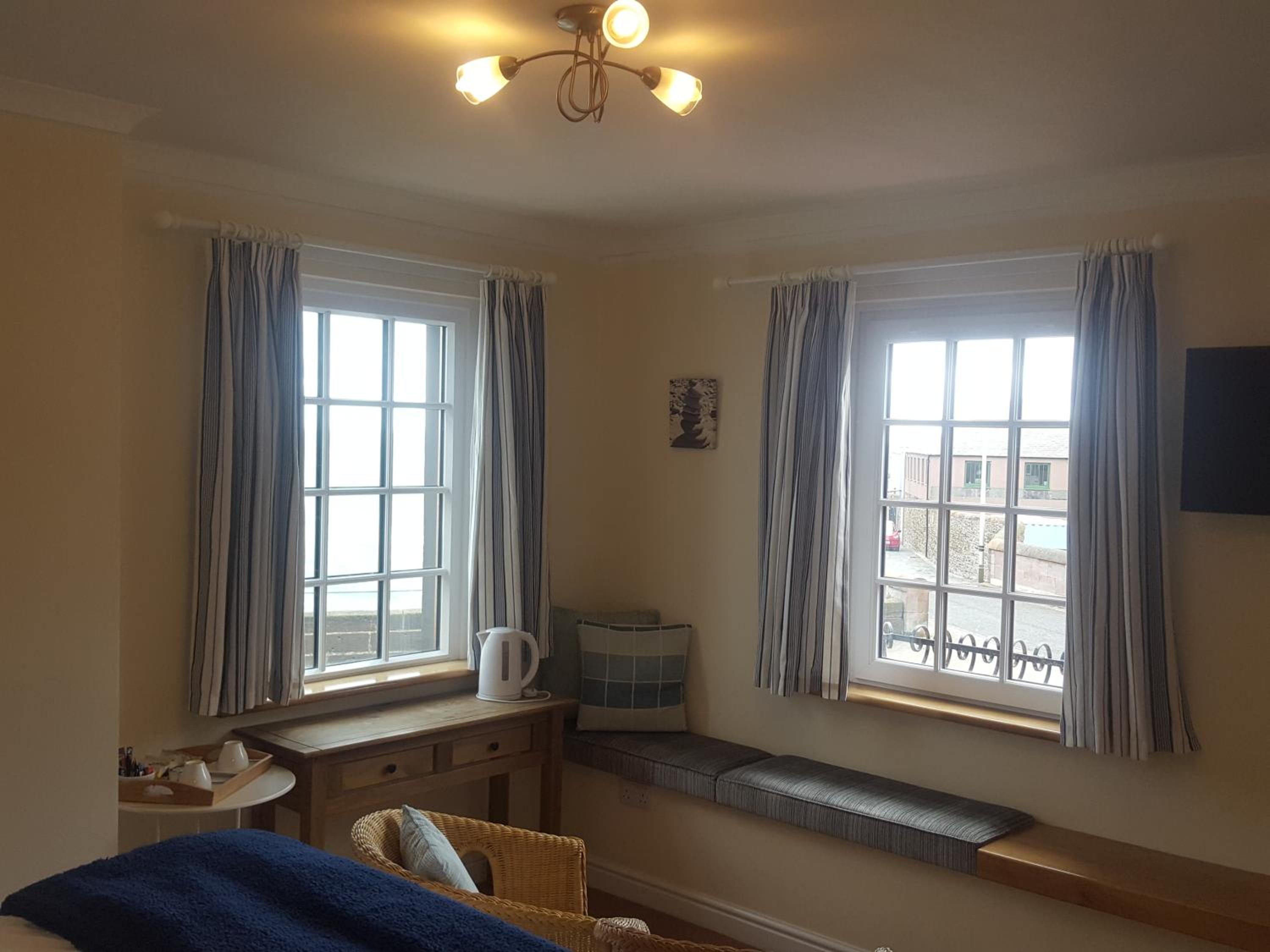 Deluxe Double Room with Sea View - Photo 4