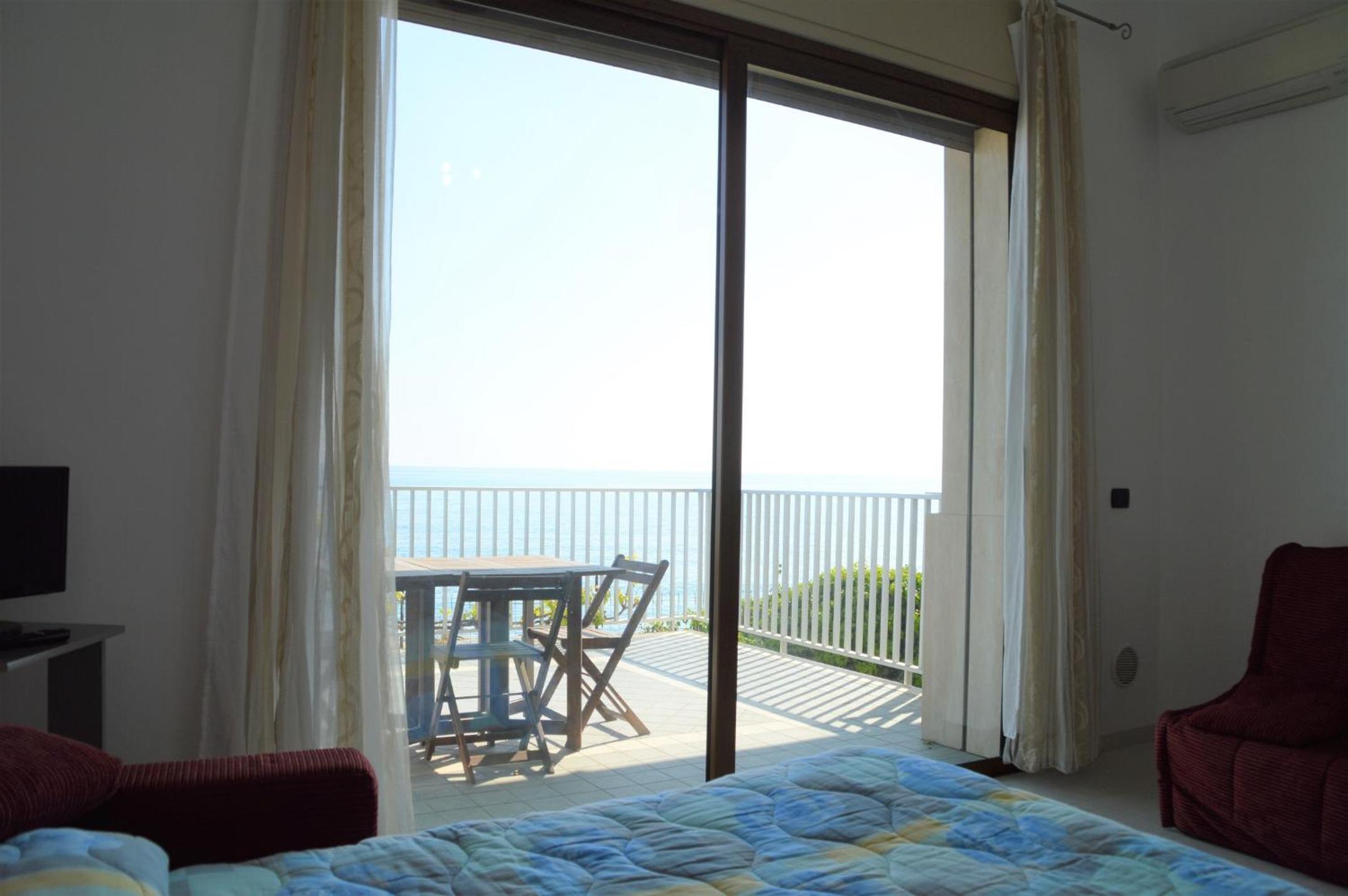 Studio Apartment with Sea View photo 3