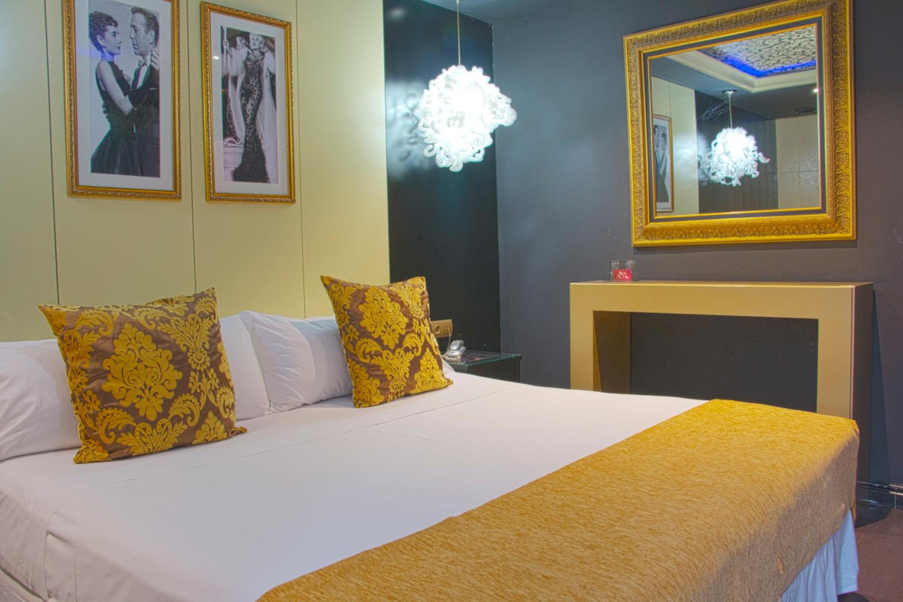 Deluxe Room with Spa Bath photo 2