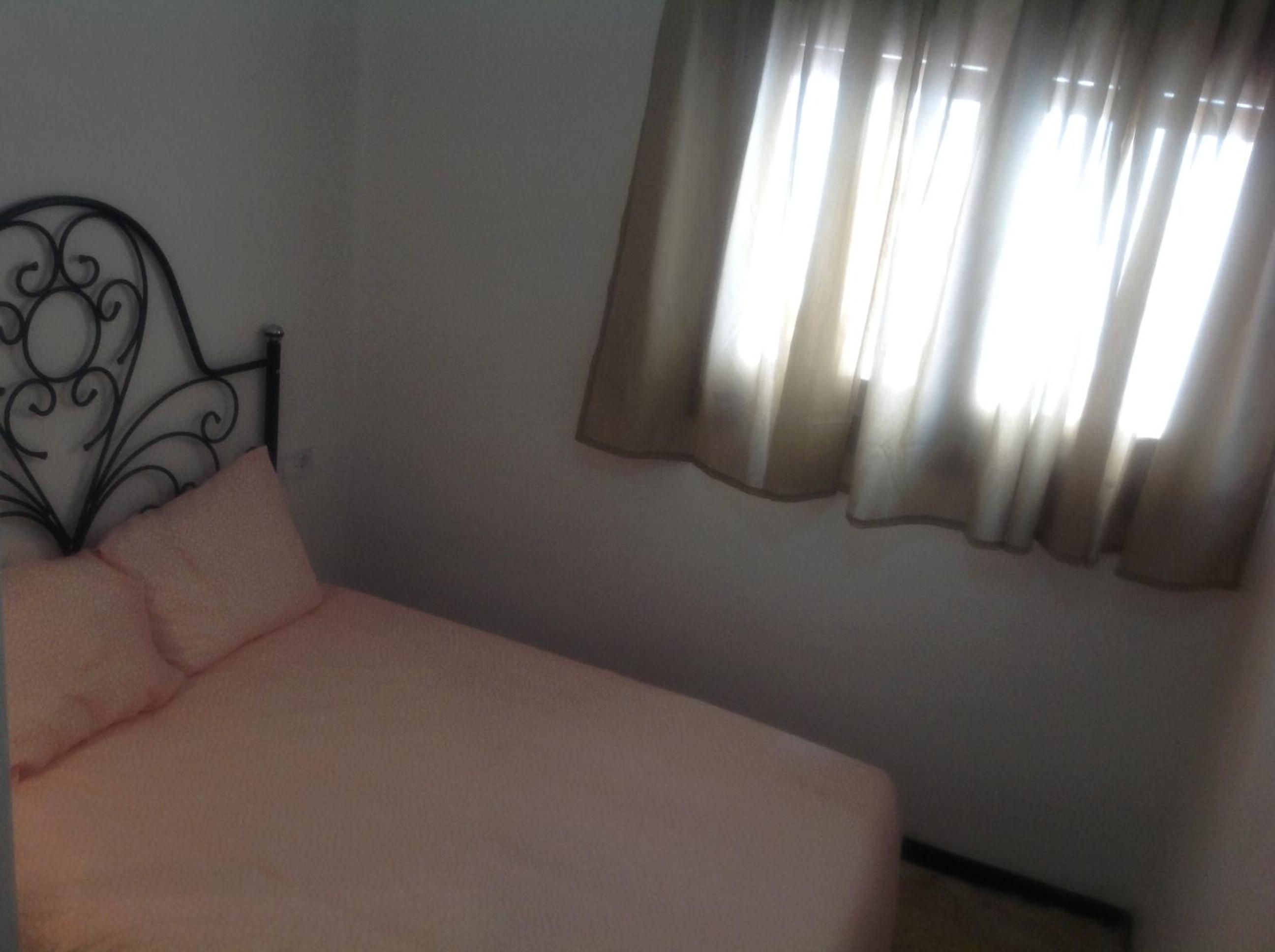 Habitación Doble Básica con Baño Compartido