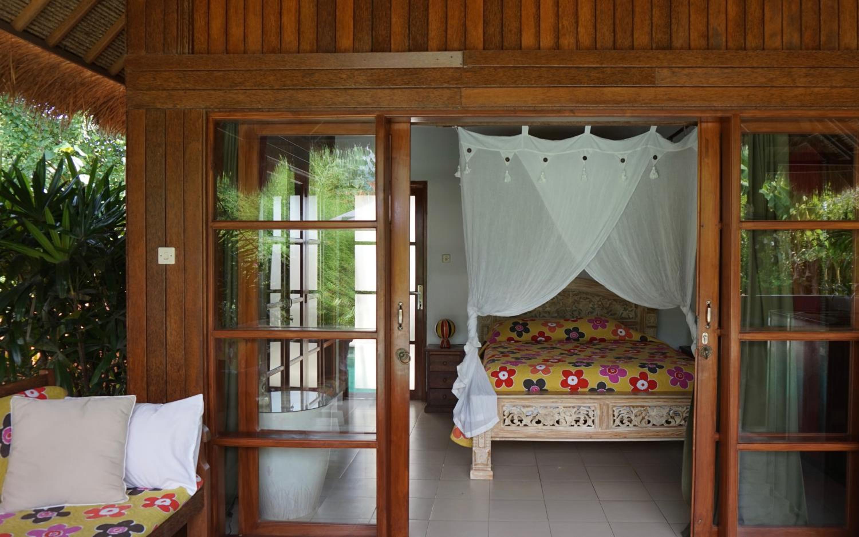 Bungalow with Private Pool - Photo 3