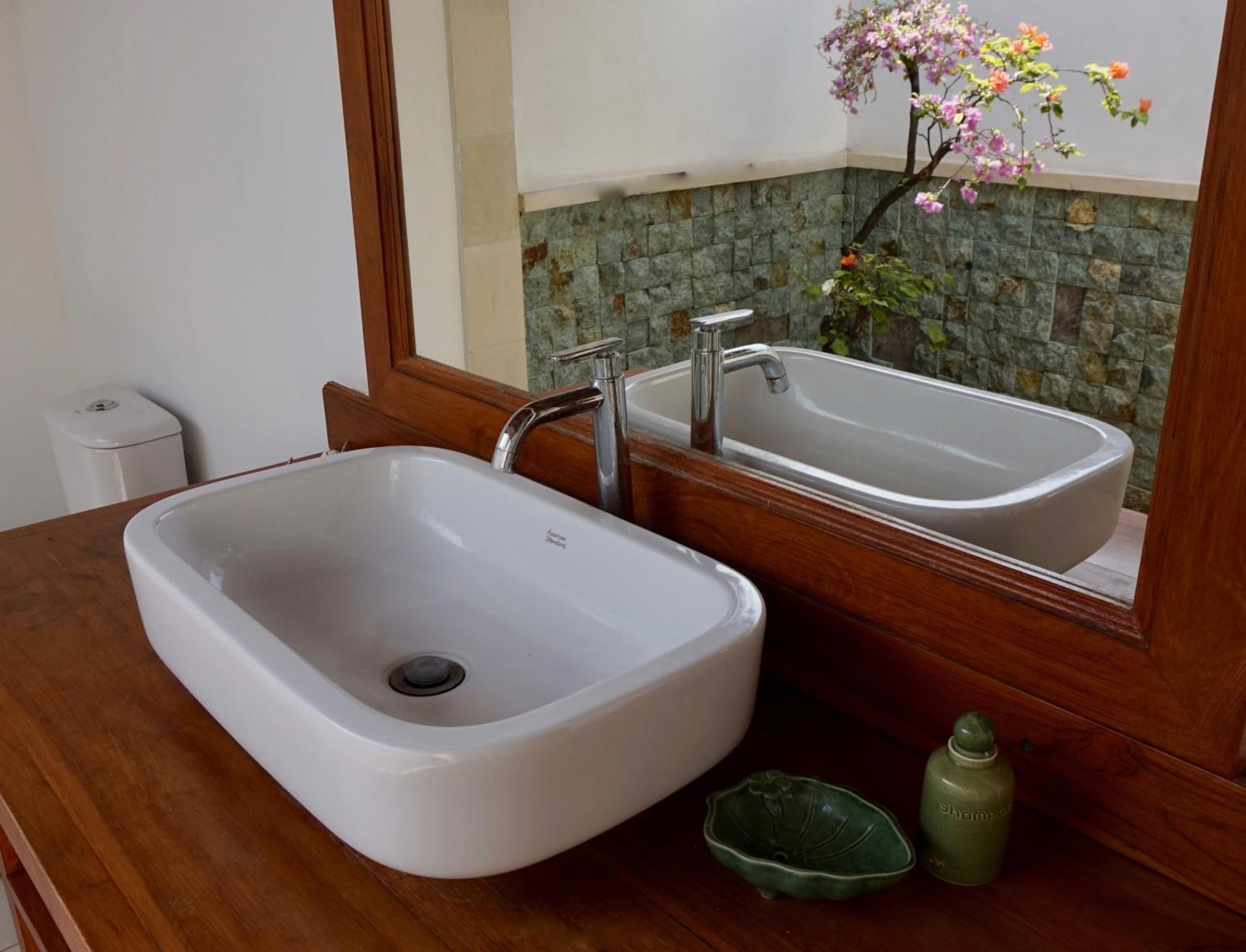Bungalow with Private Pool - Photo 15