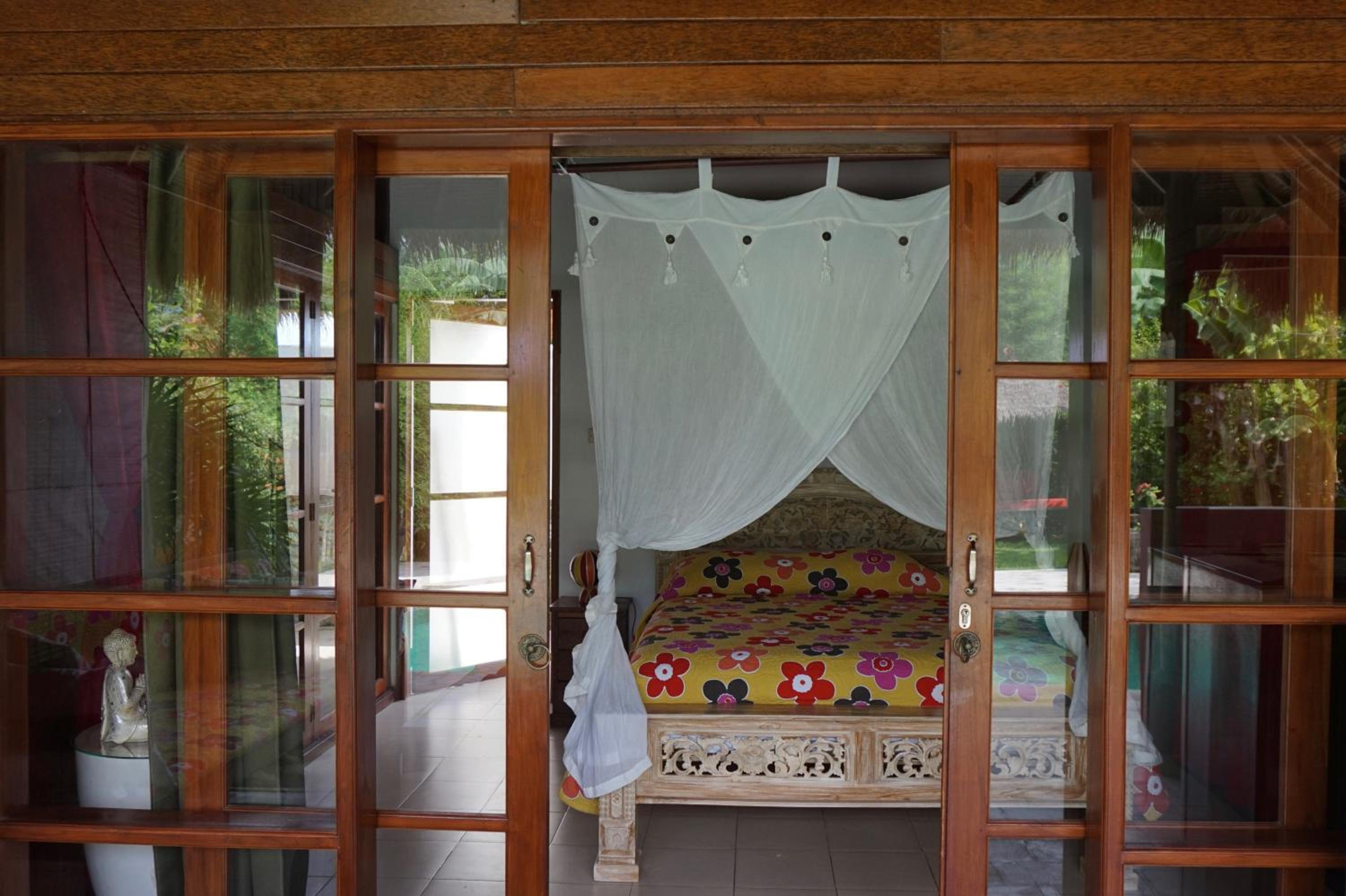 Bungalow with Private Pool - Photo 17