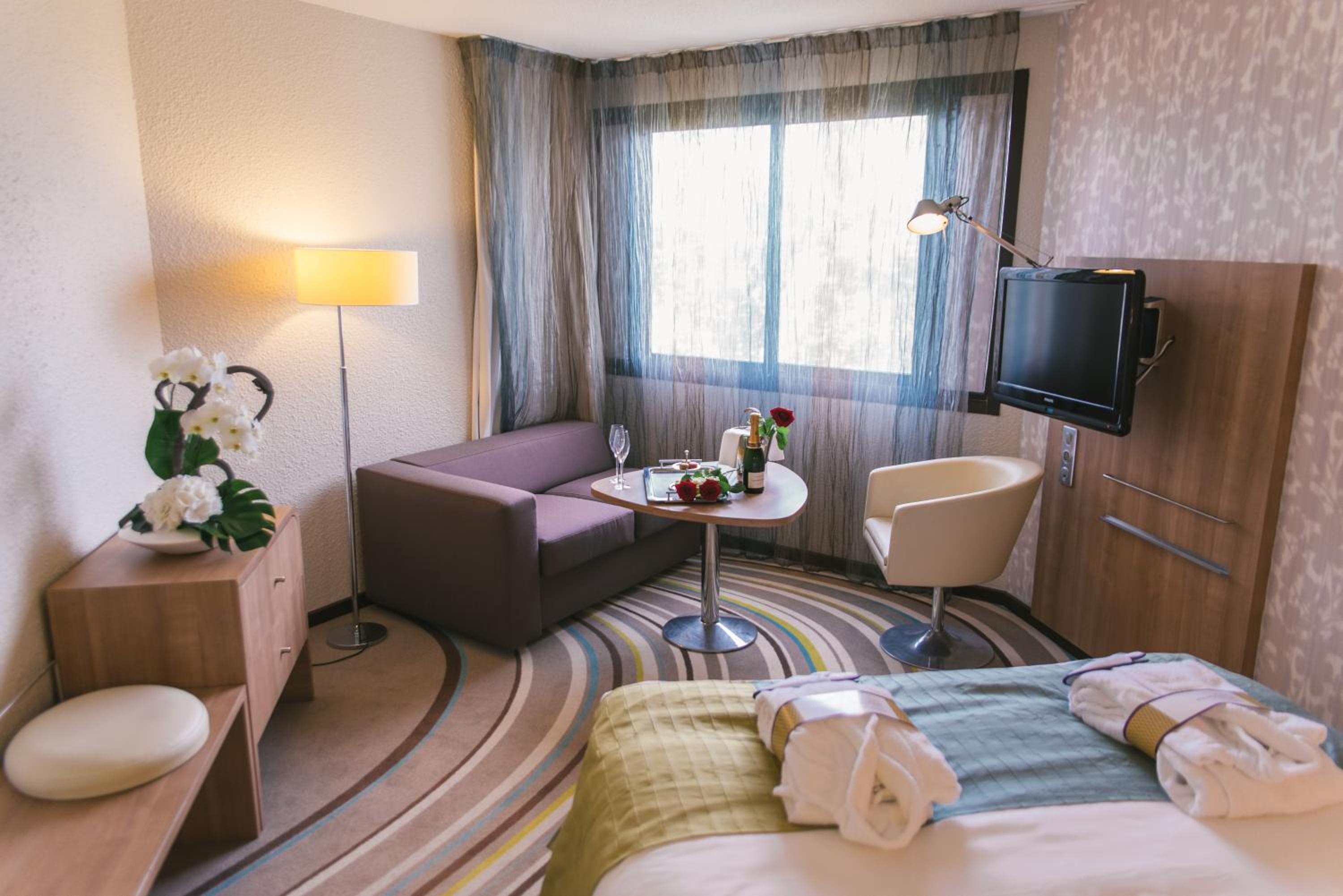 Superior Room with 1 Double Bed and Sofa Garden Side - Photo 1