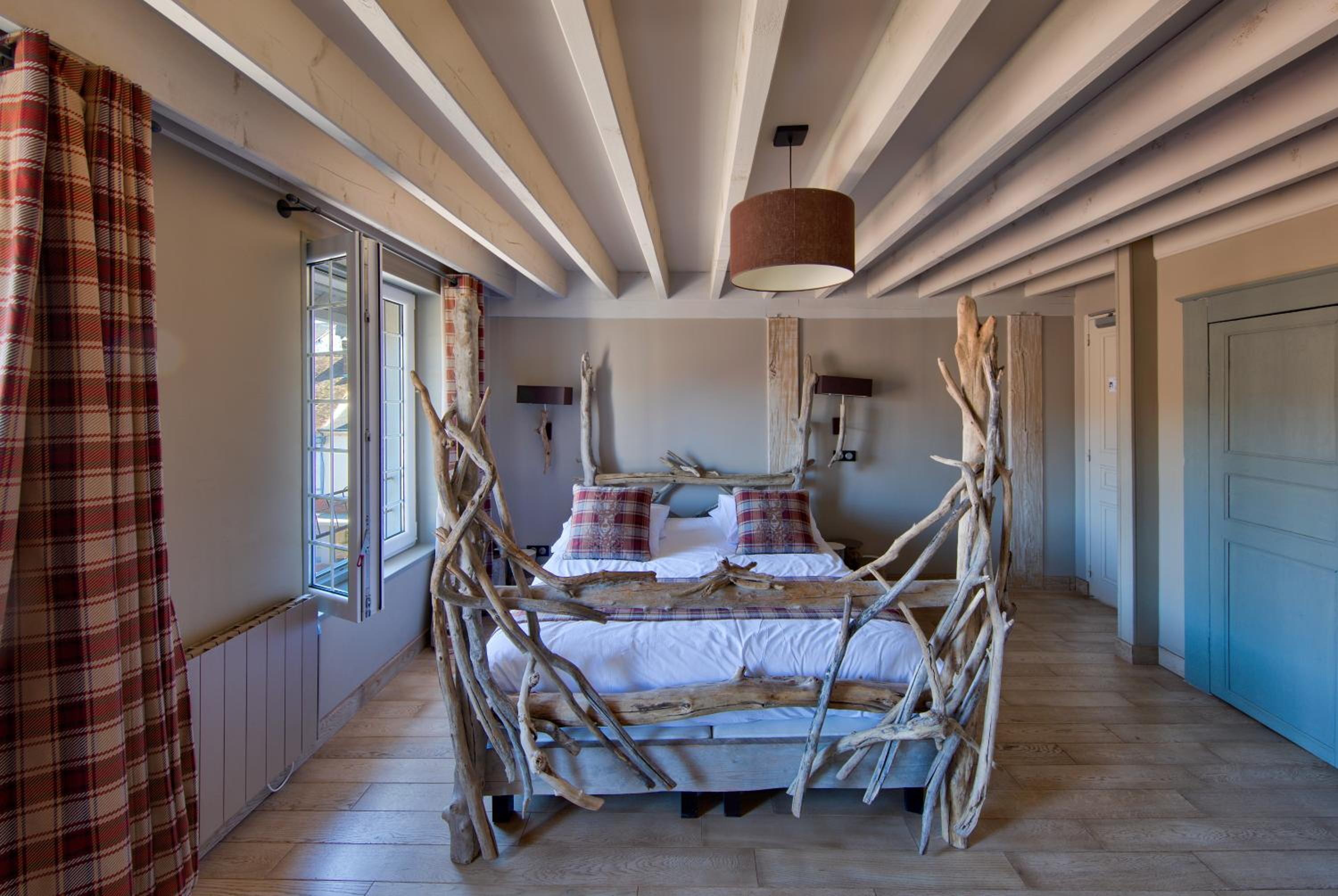 Suite - Photo 1