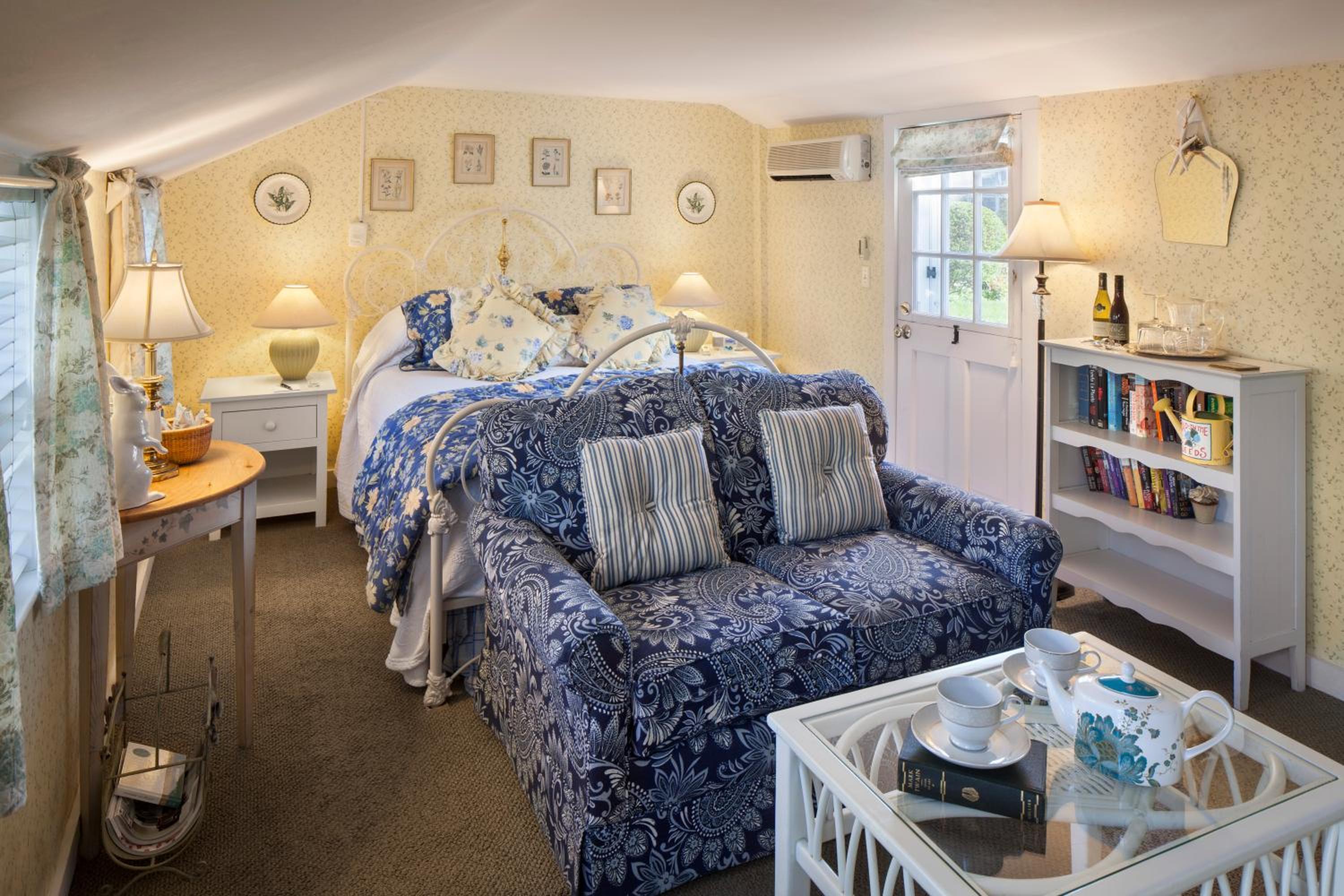 Standard Queen Room with Fireplace - Main (Garden Room)