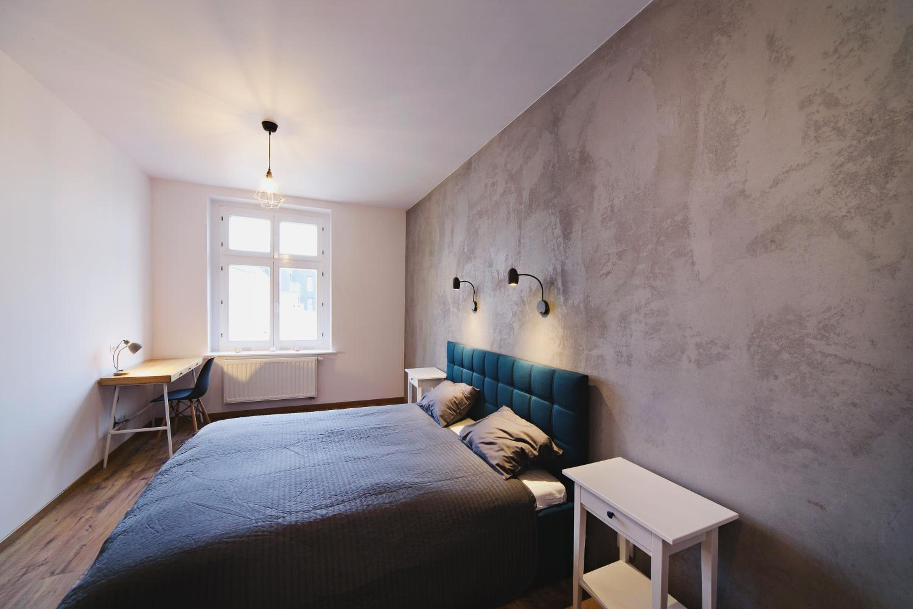 One-Bedroom Apartment - Photo 2