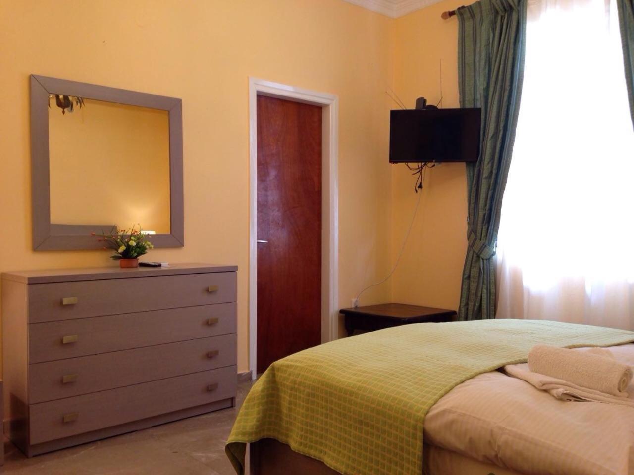 Two-Bedroom Apartment - Photo 2