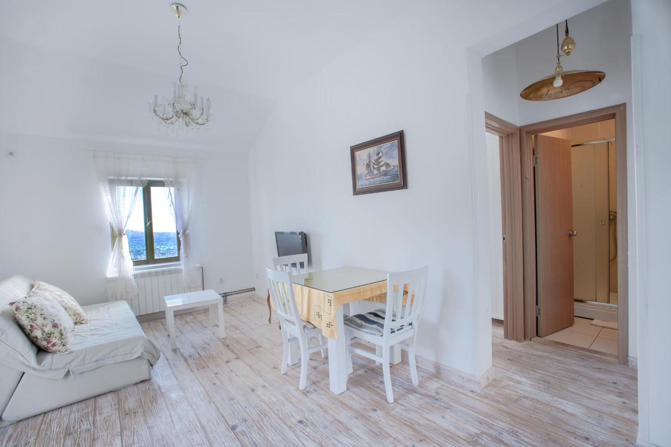 One-Bedroom Apartment with Terrace photo 1
