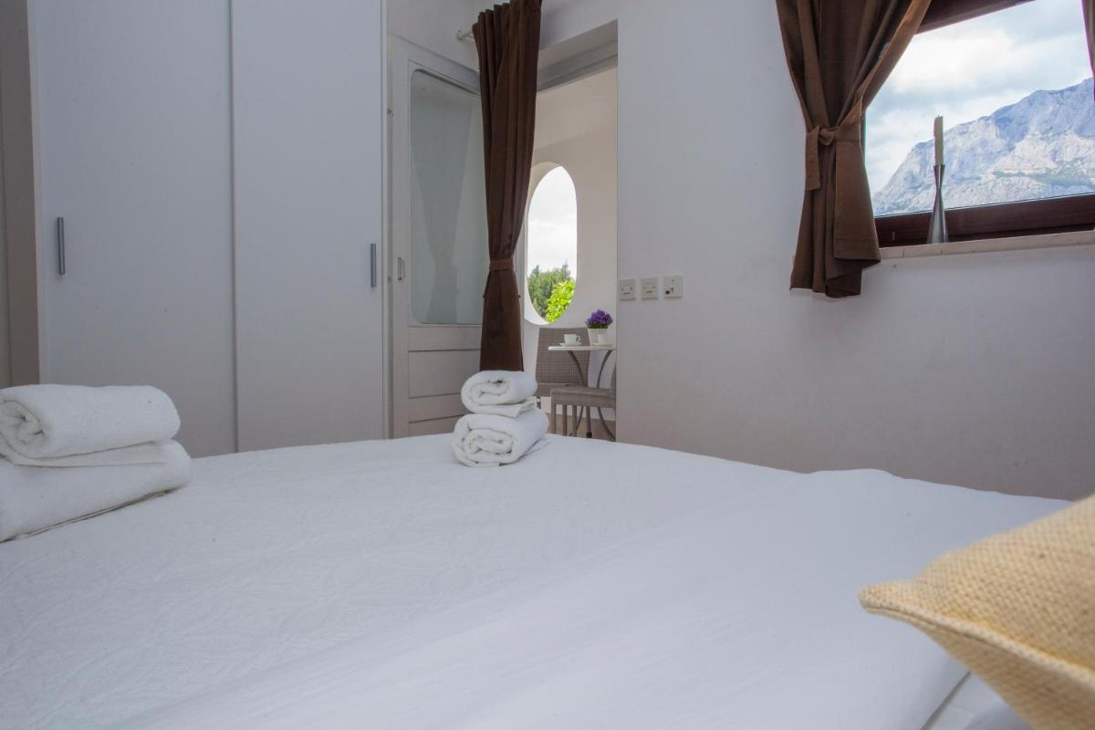 Apartment with Terrace and Sea View ( 6 Adults)