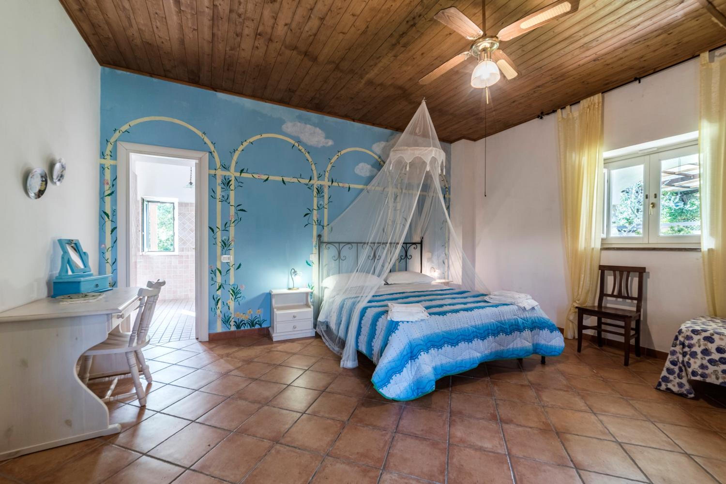 Double Room with Private Bathroom - Photo 2