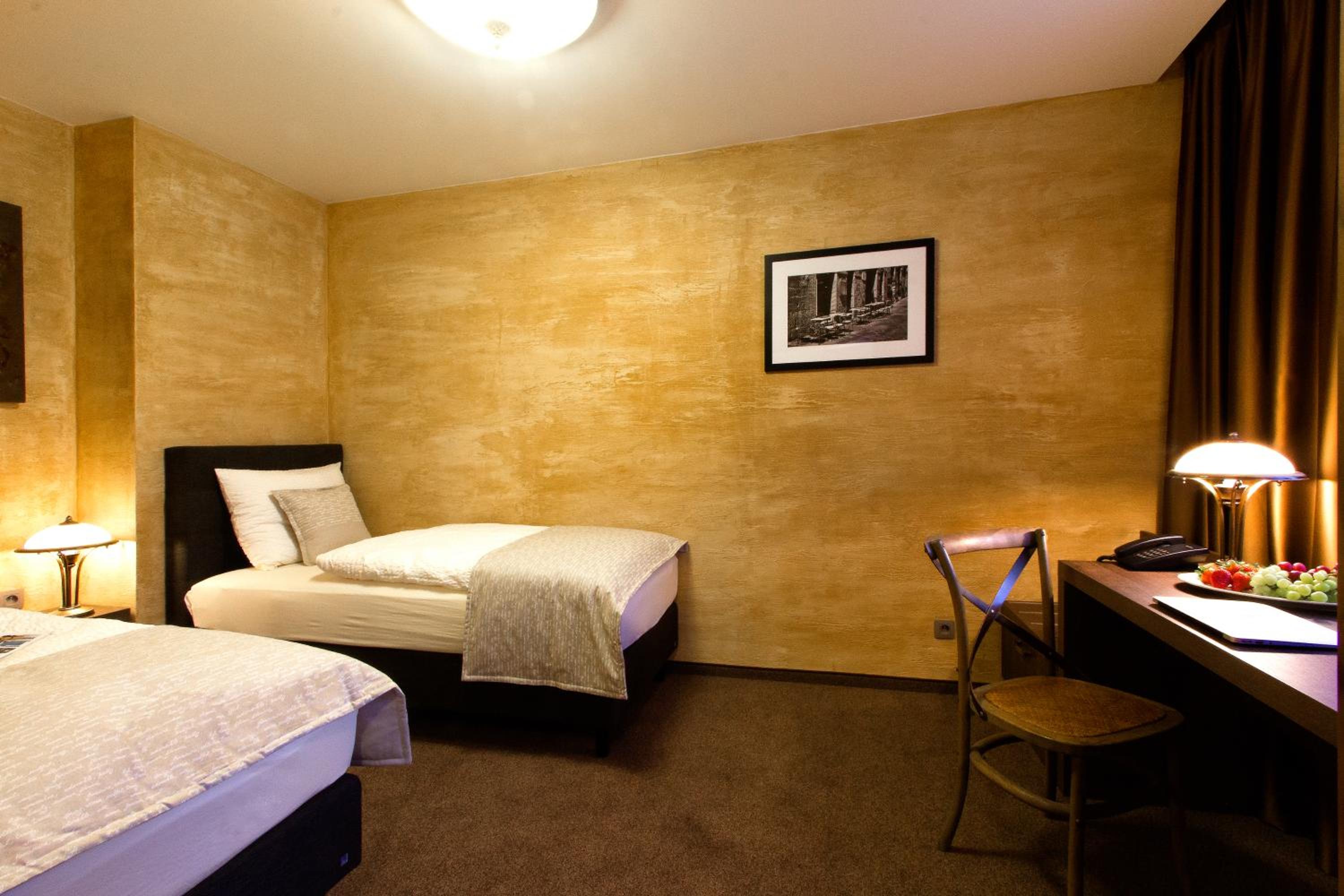 Deluxe Double Room - Photo 23