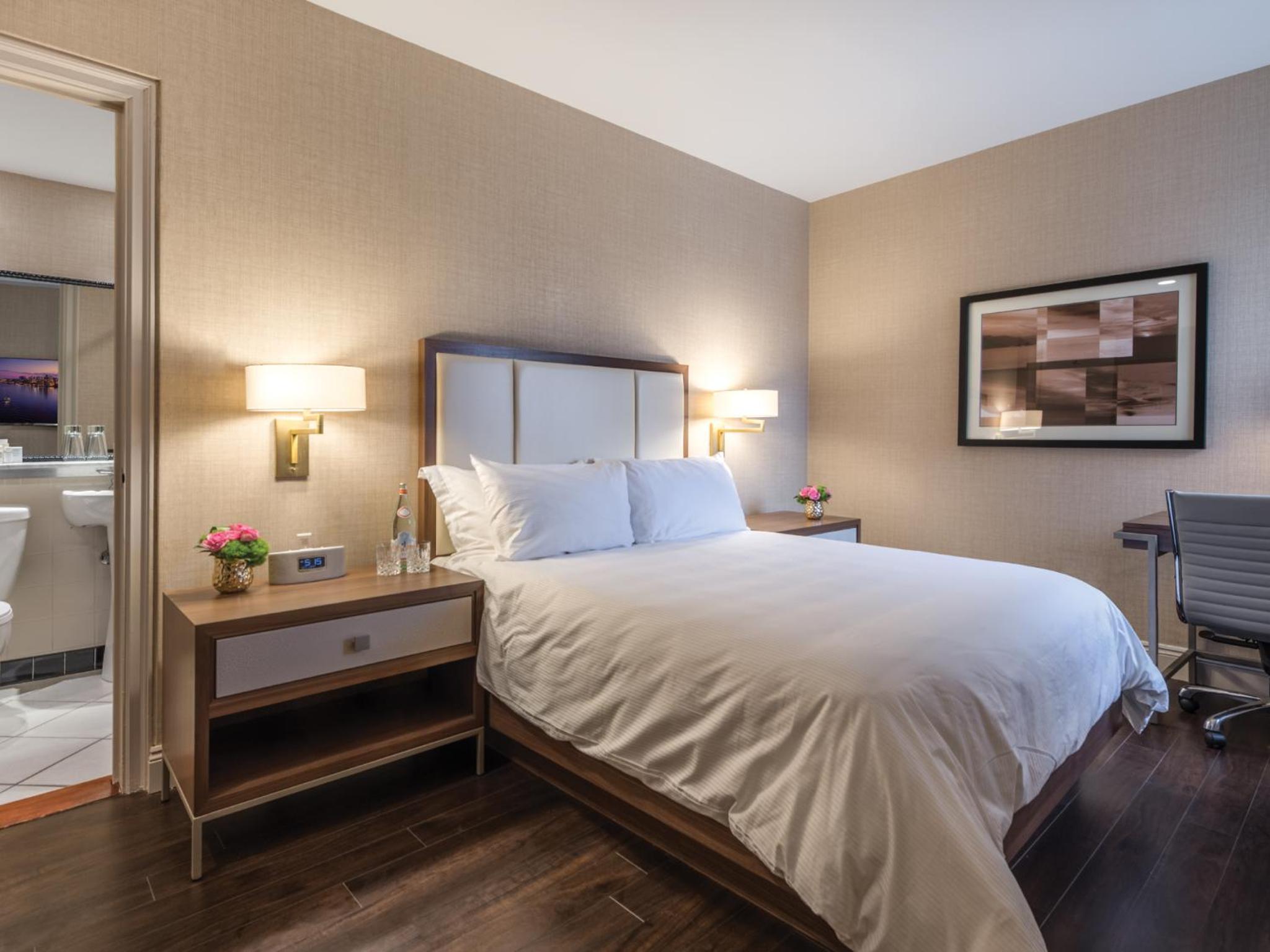 Petite Double Room - Photo 1