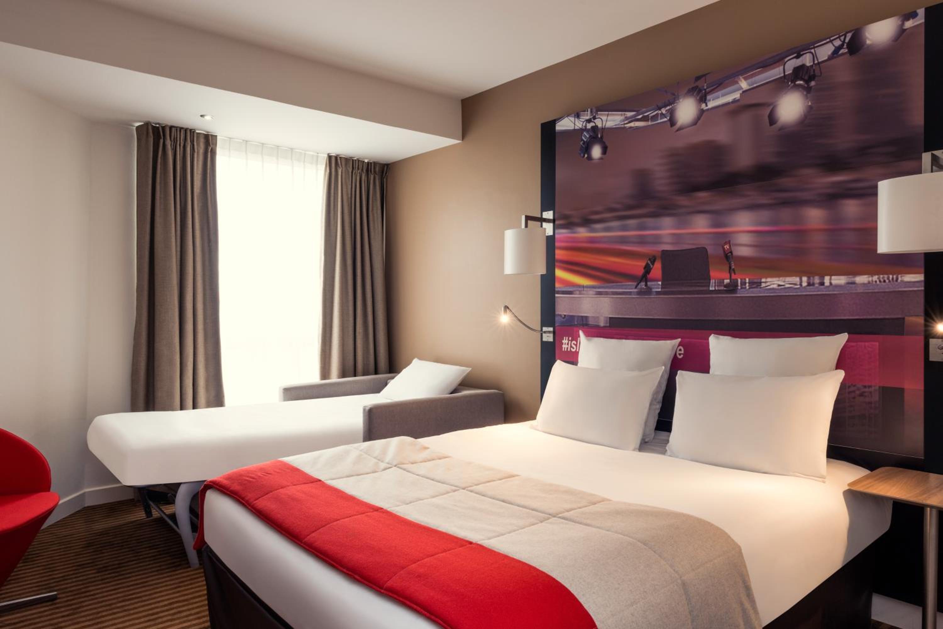 Classic  Room with Double Bed and Sofa Bed (3 Adults)